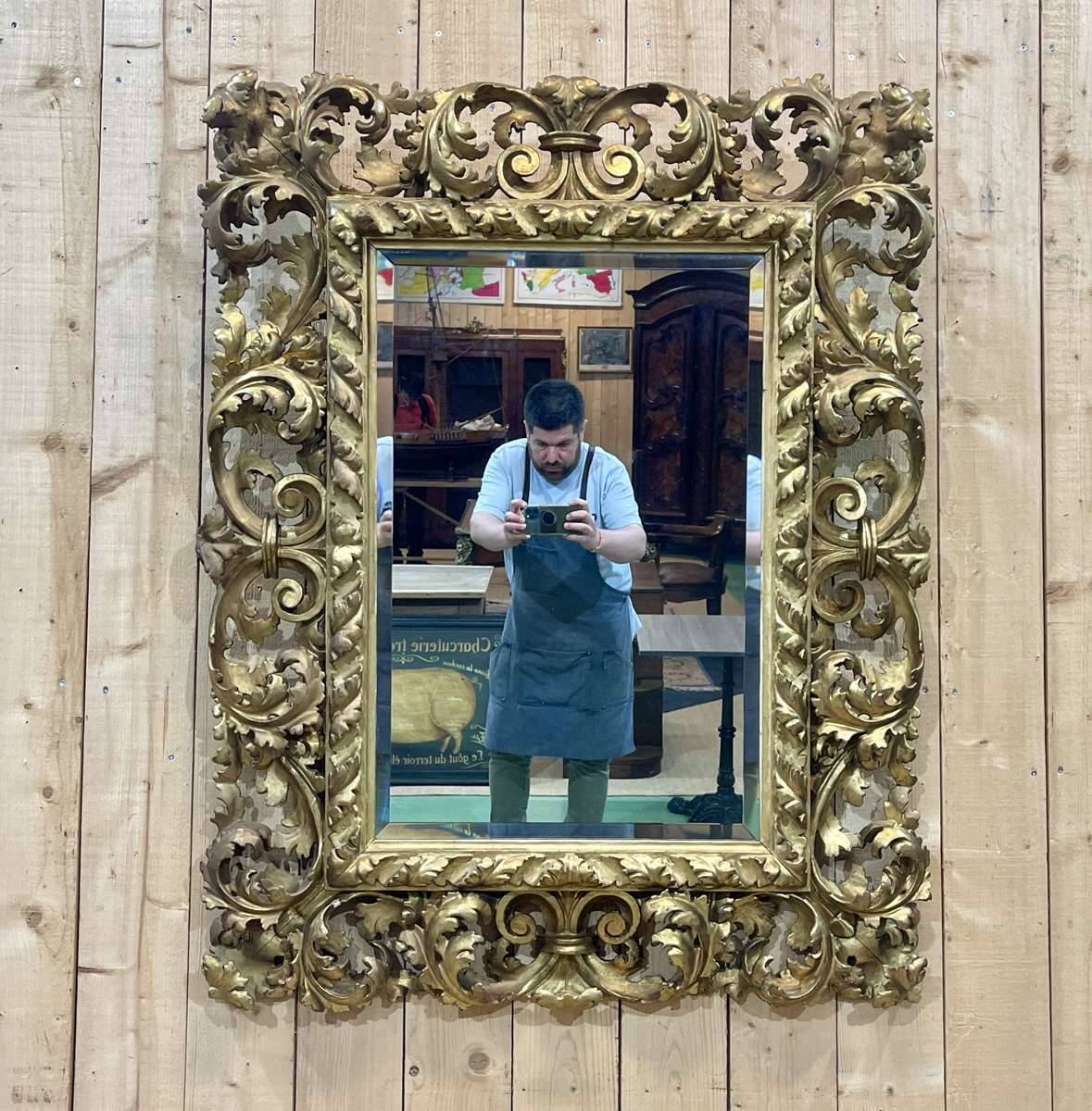 Miroir Italien 19ème en bois et plâtre doré