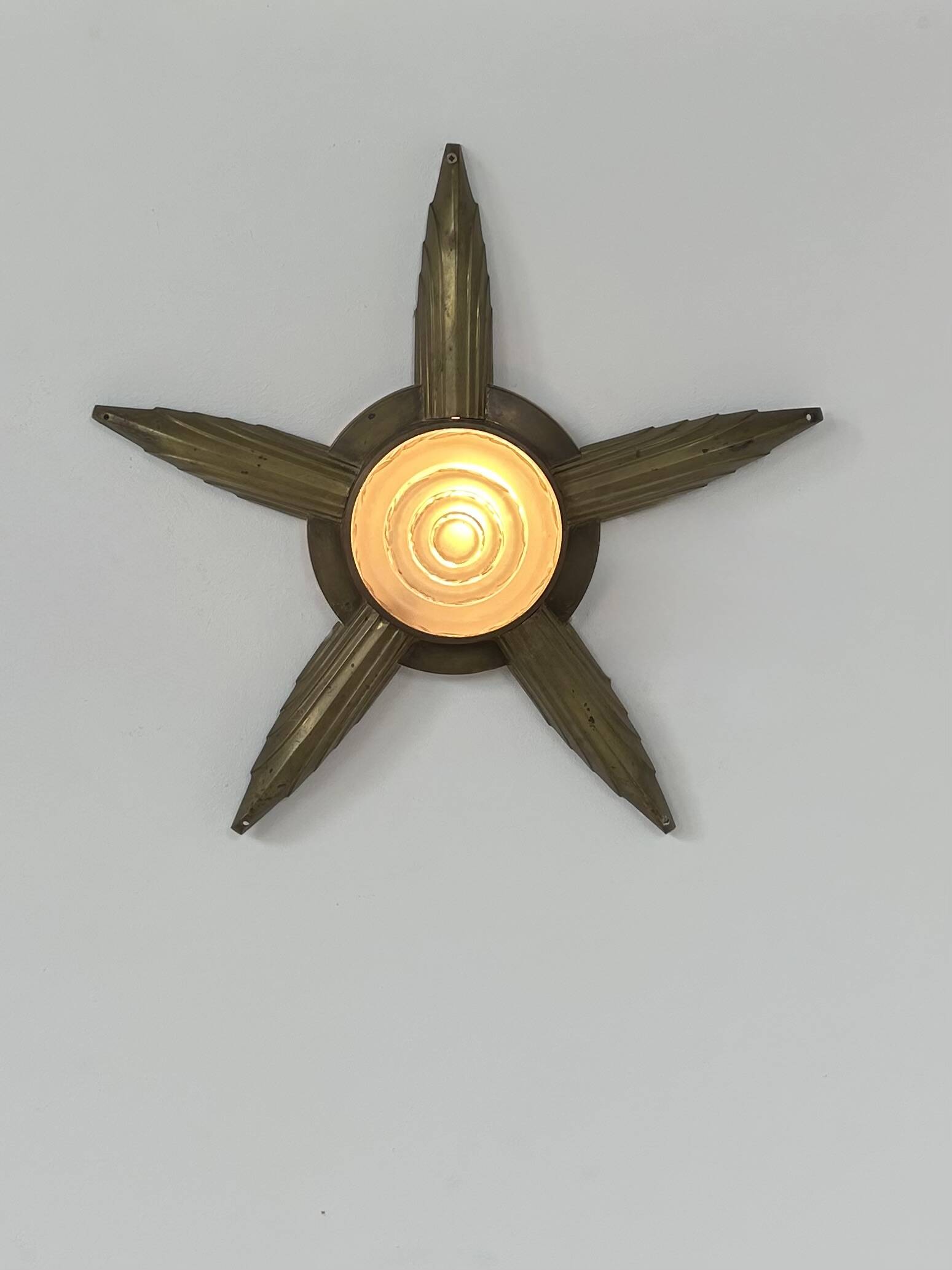 Vintage wall light in bronze and frosted glass, France, 1930.