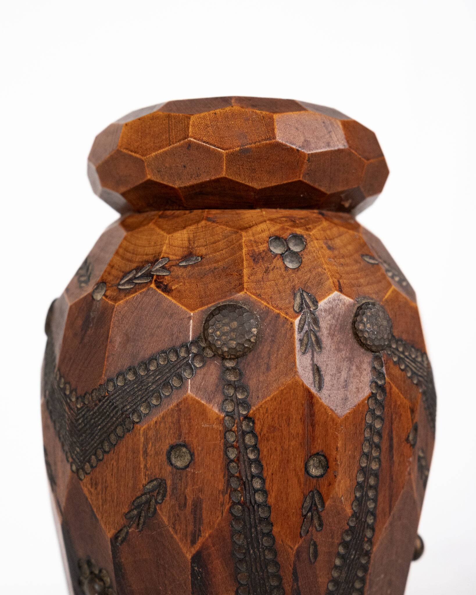 Vase breton en bois sculpté et laiton, Bretagne, France, 1960s