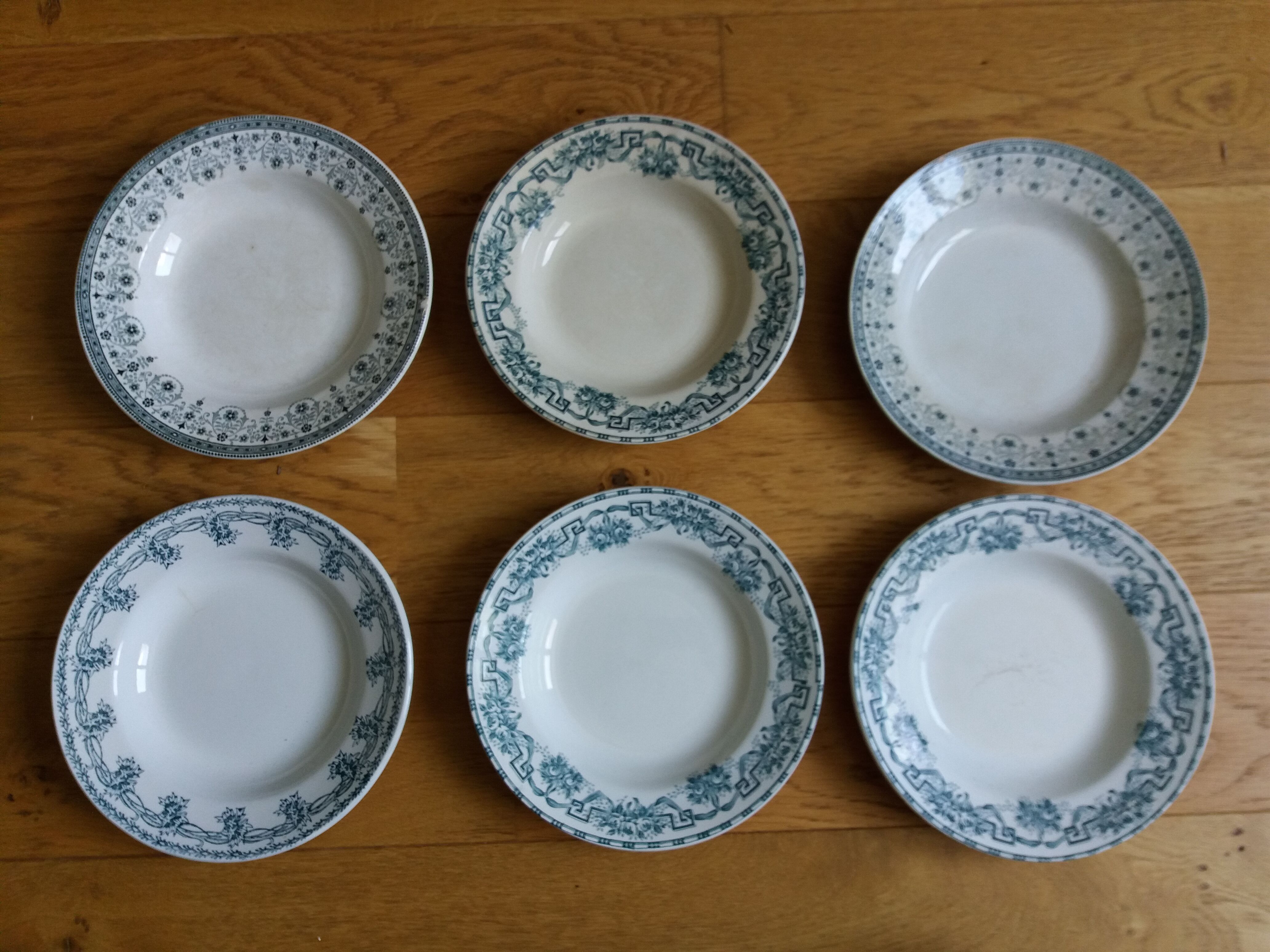 6 mismatched hollow plates Terre de fer