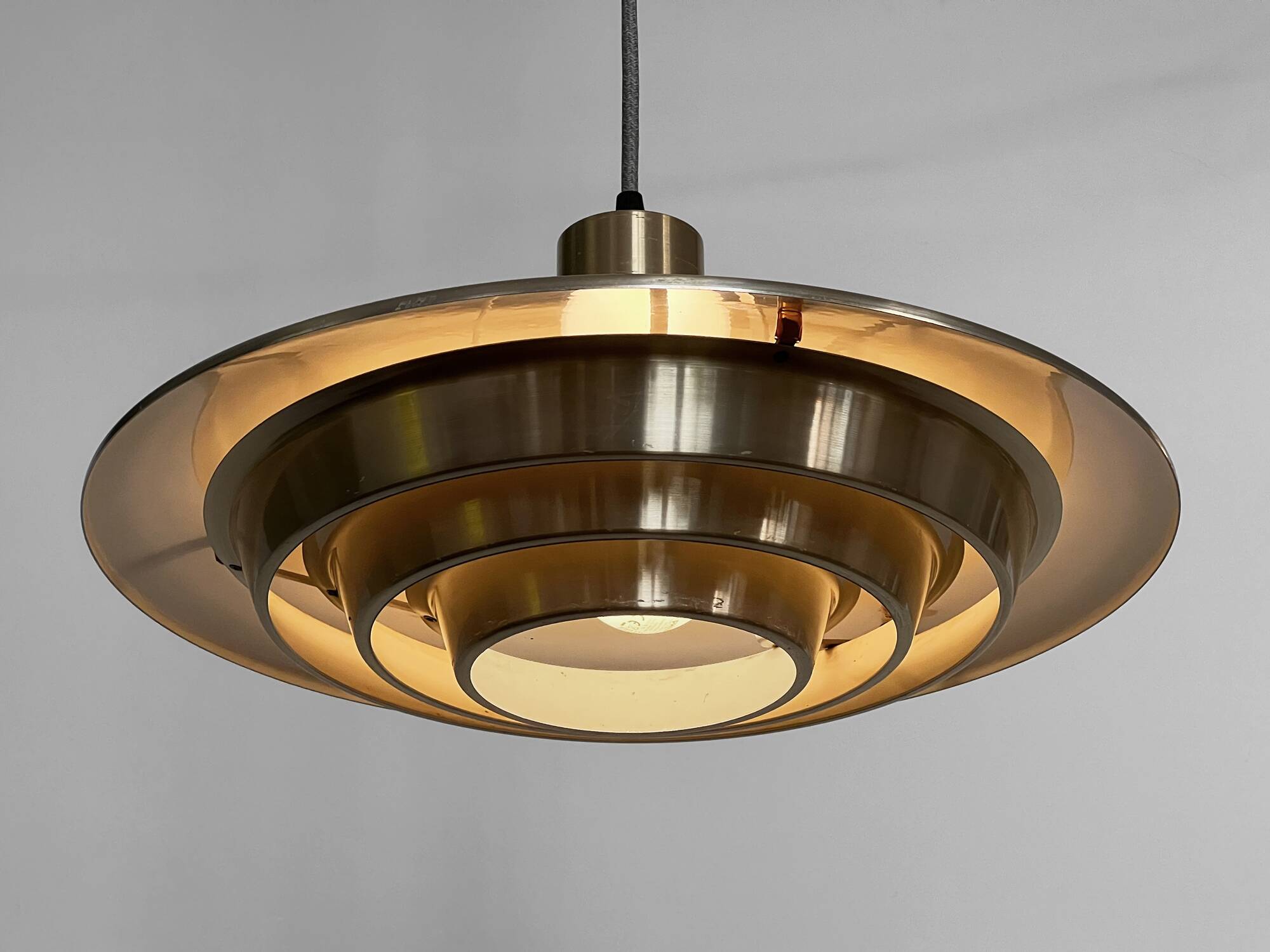 Pendant light "Model 920" by Erik Jensen for Teknika Mekaniske. Denmark 1960s