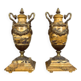 Paire de pots couverts, cassolettes Empire en marbre de Sienne