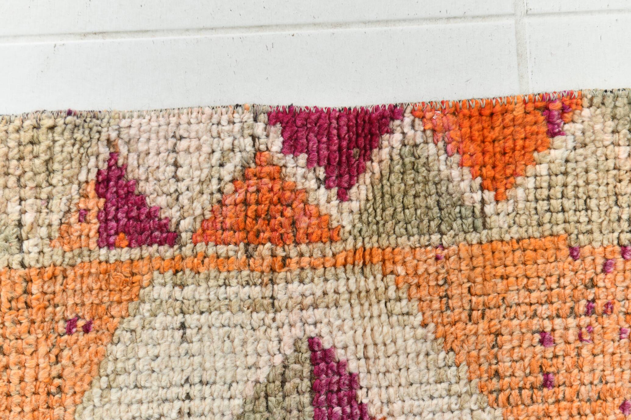 Tapis runner vintage berbère, motifs géométriques orange violet, 74x307Cm