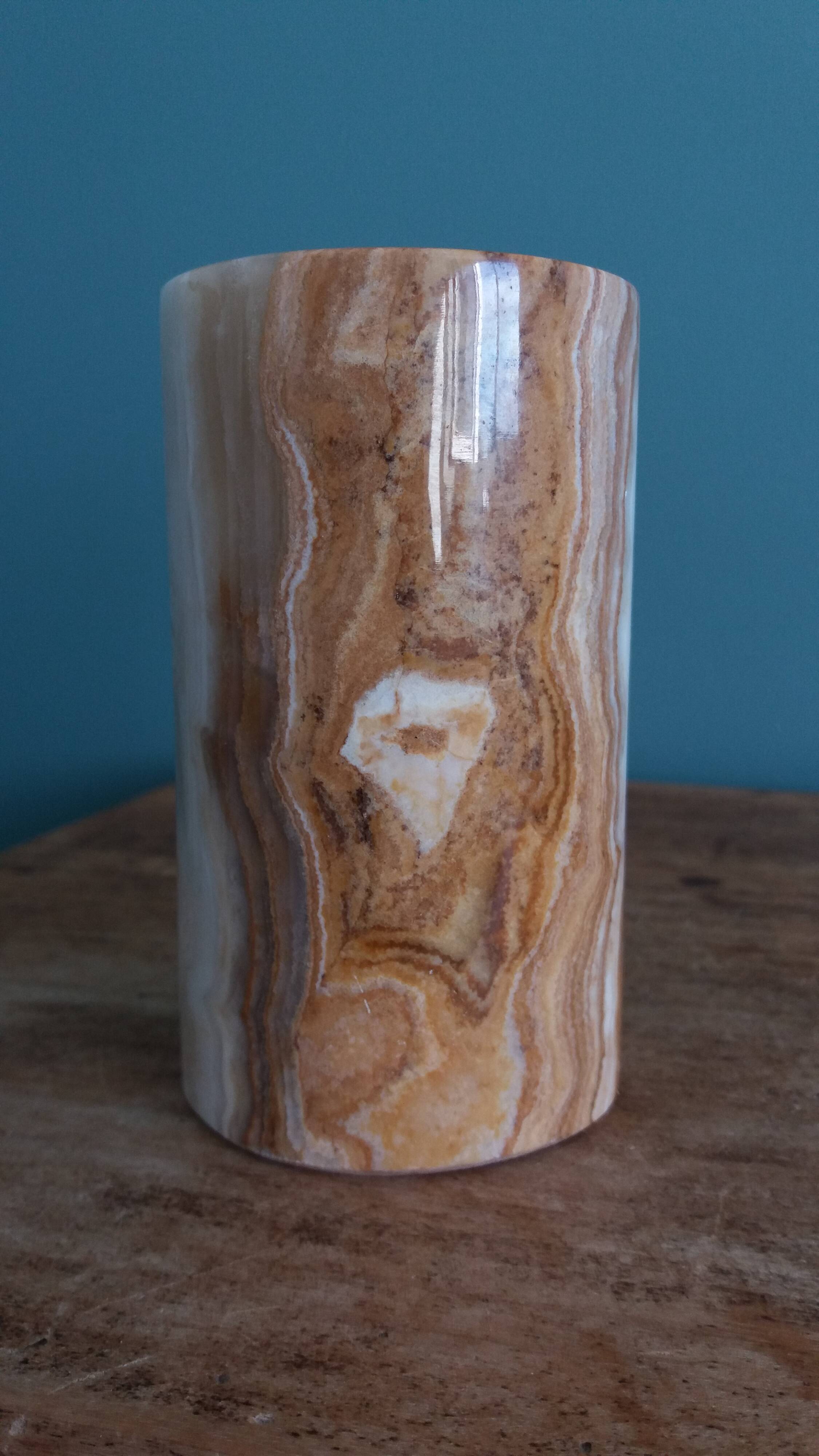 Vase pot for brushes and pencils in marble or onyx.