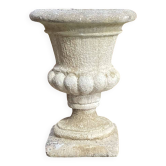 Médicis vase in reconstituted stone from the 1970s.