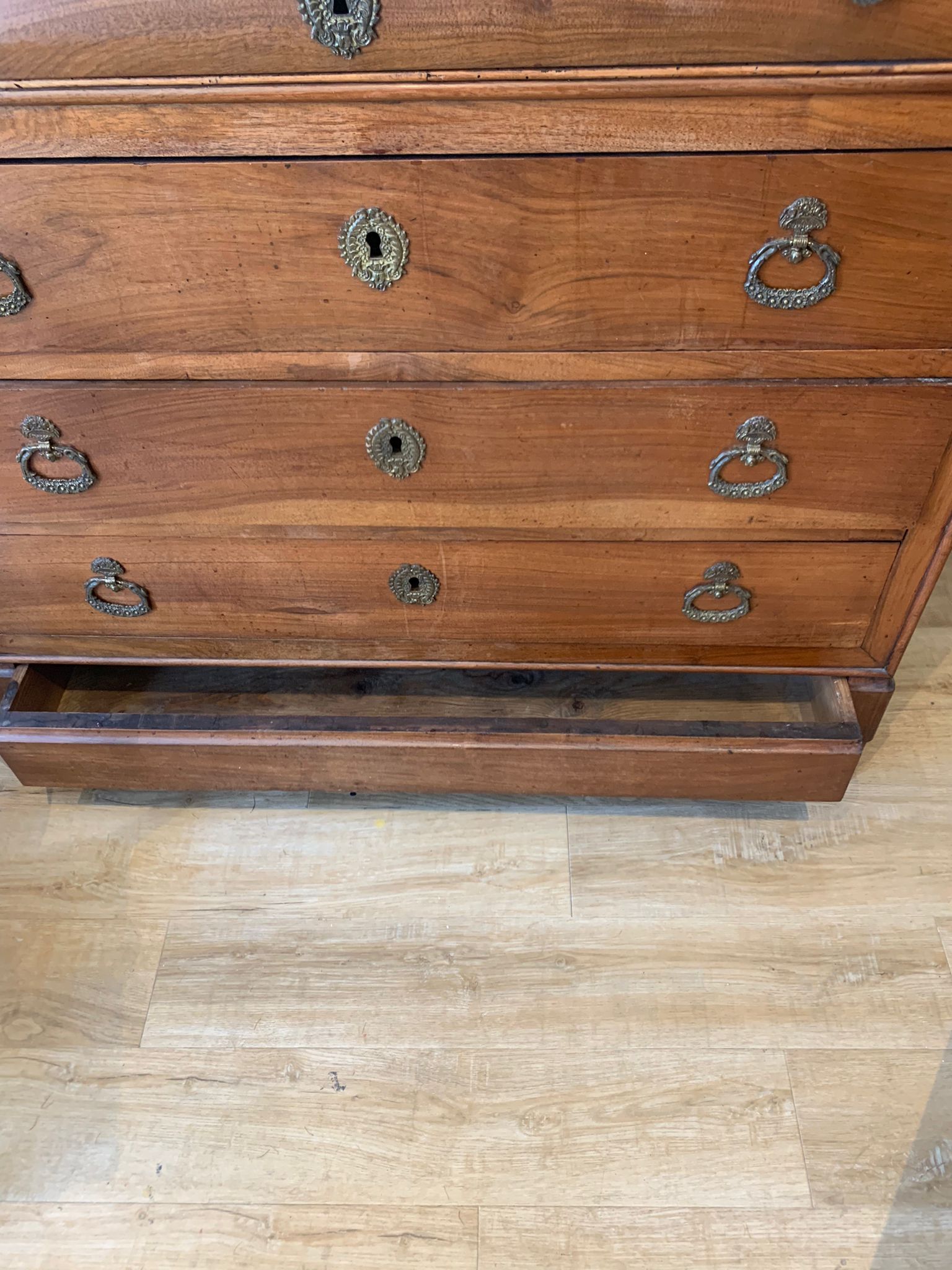 Marble chest of drawers 4 drawers
