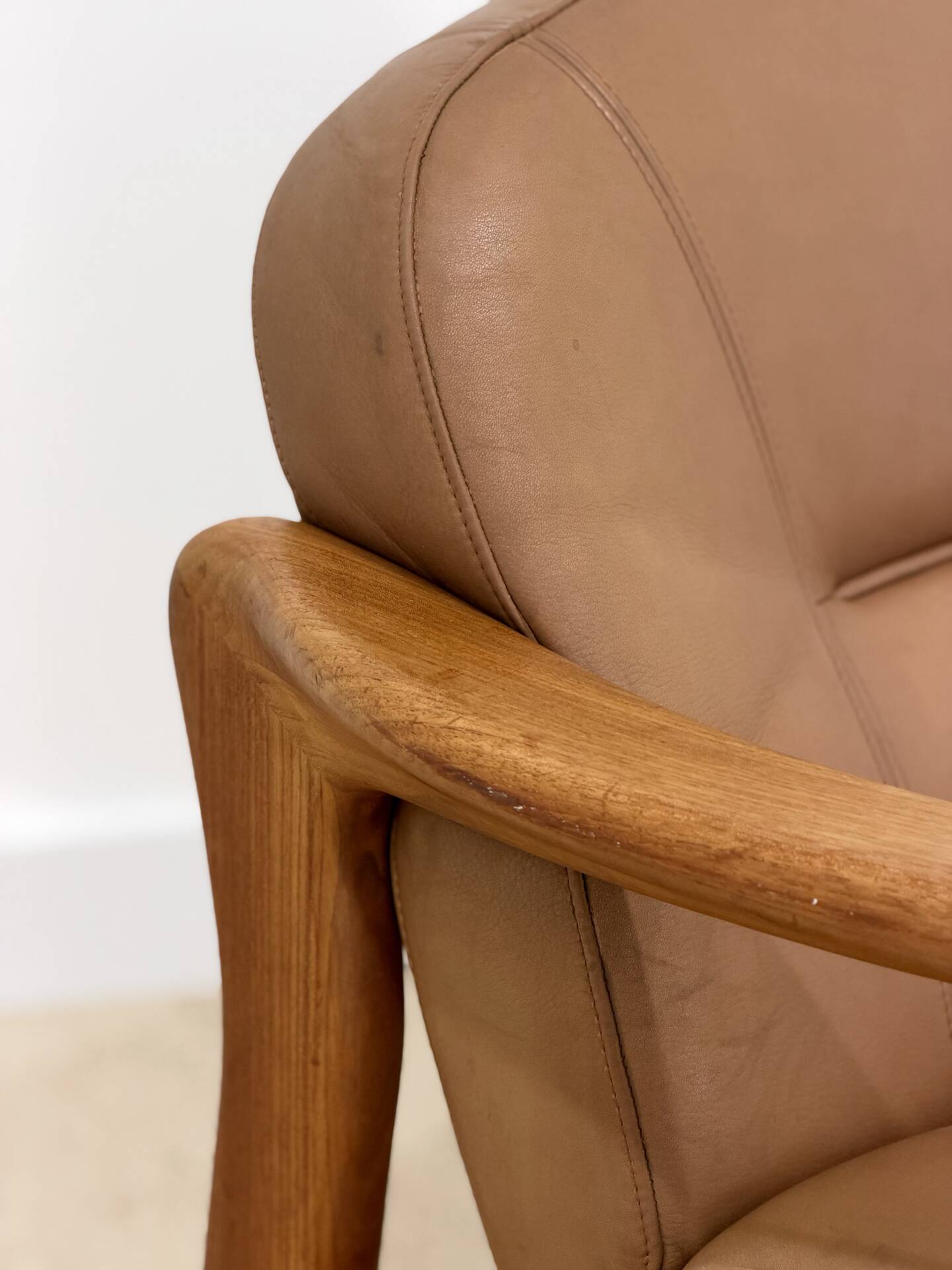 vintage camel leather and wood 2-seater sofa – 1970s
