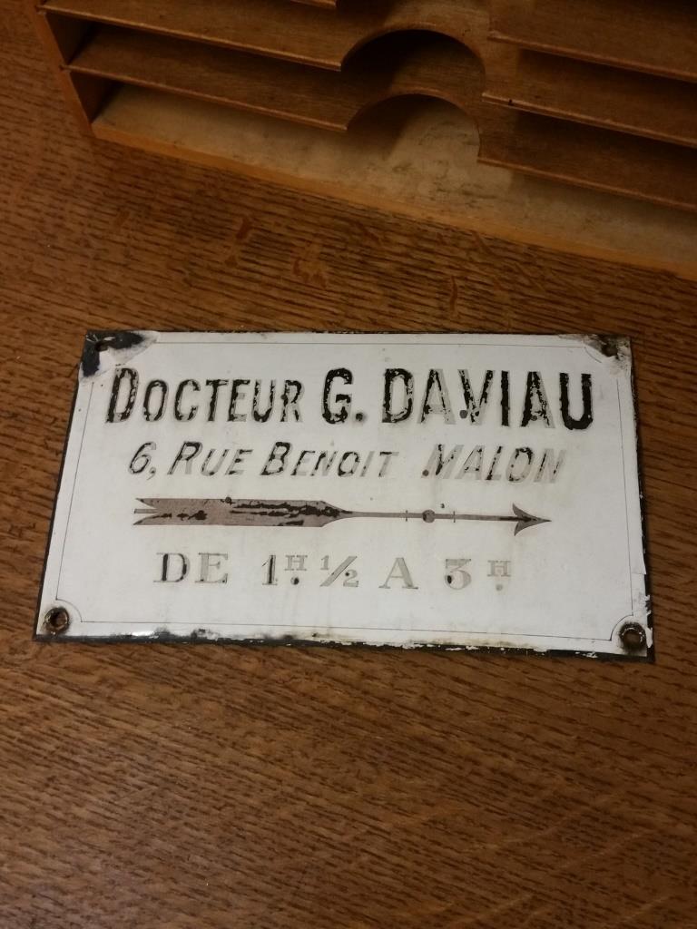 Plate of doctor