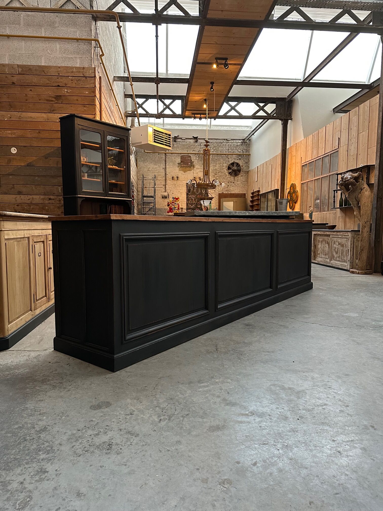 Counter early twentieth oak