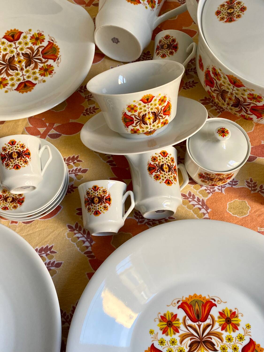 Seventies porcelain service