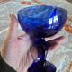 Coupe vintage La Rochère bleu cobalt sur pied