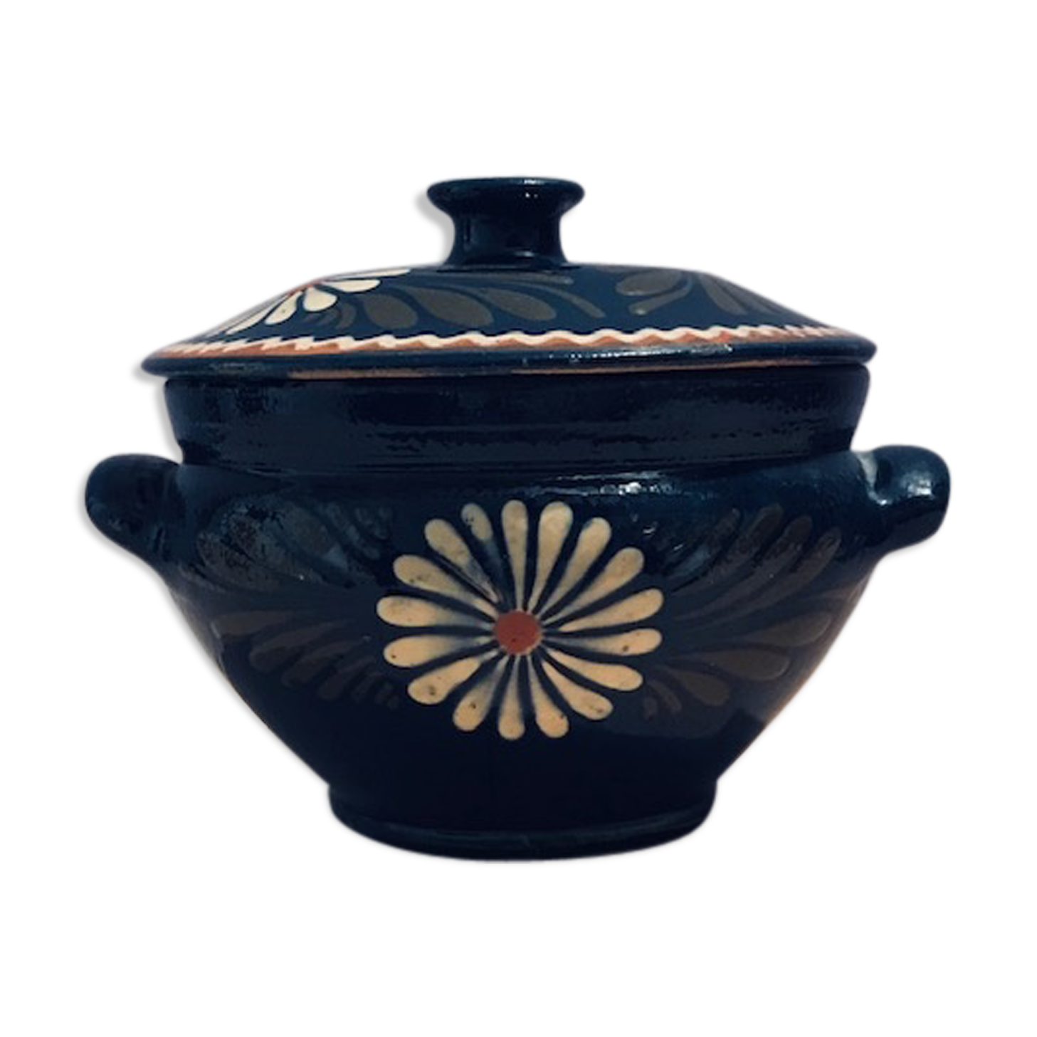 Alsatian pottery soup decorated with white flowers and green arabesques motifs