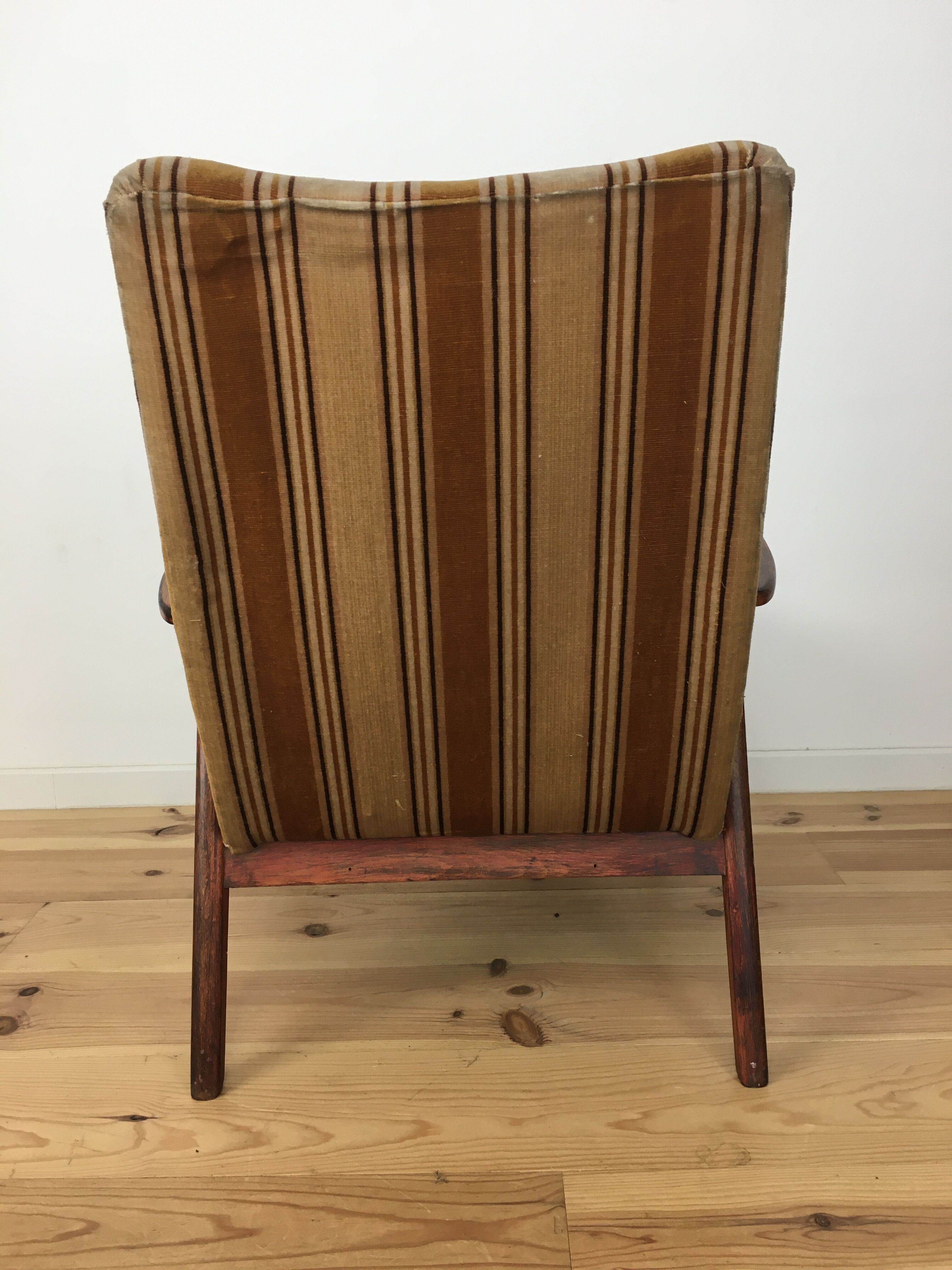 Fauteuil scandinave pieds compas en bois