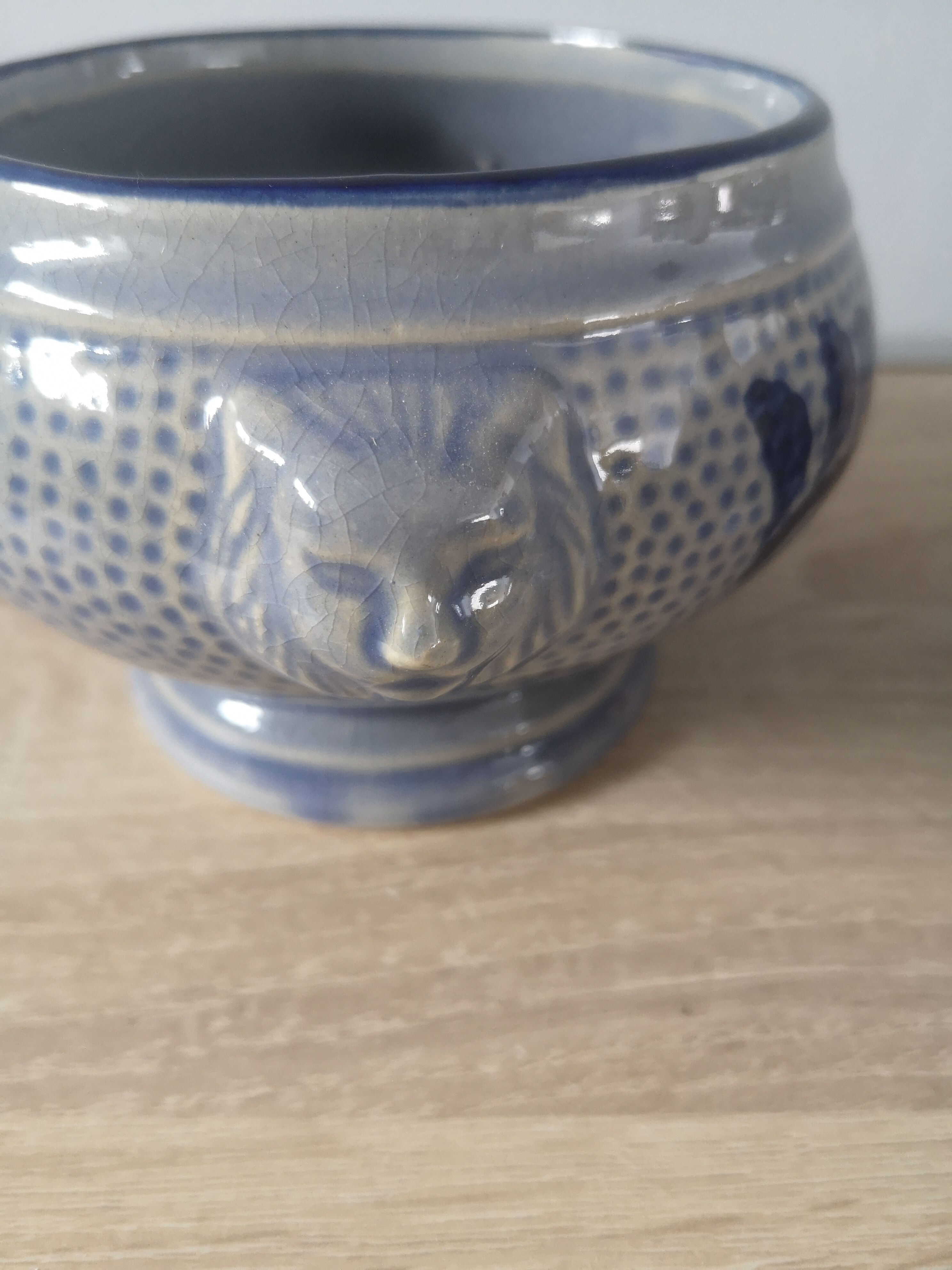 Lot bowls Alsatian lion head