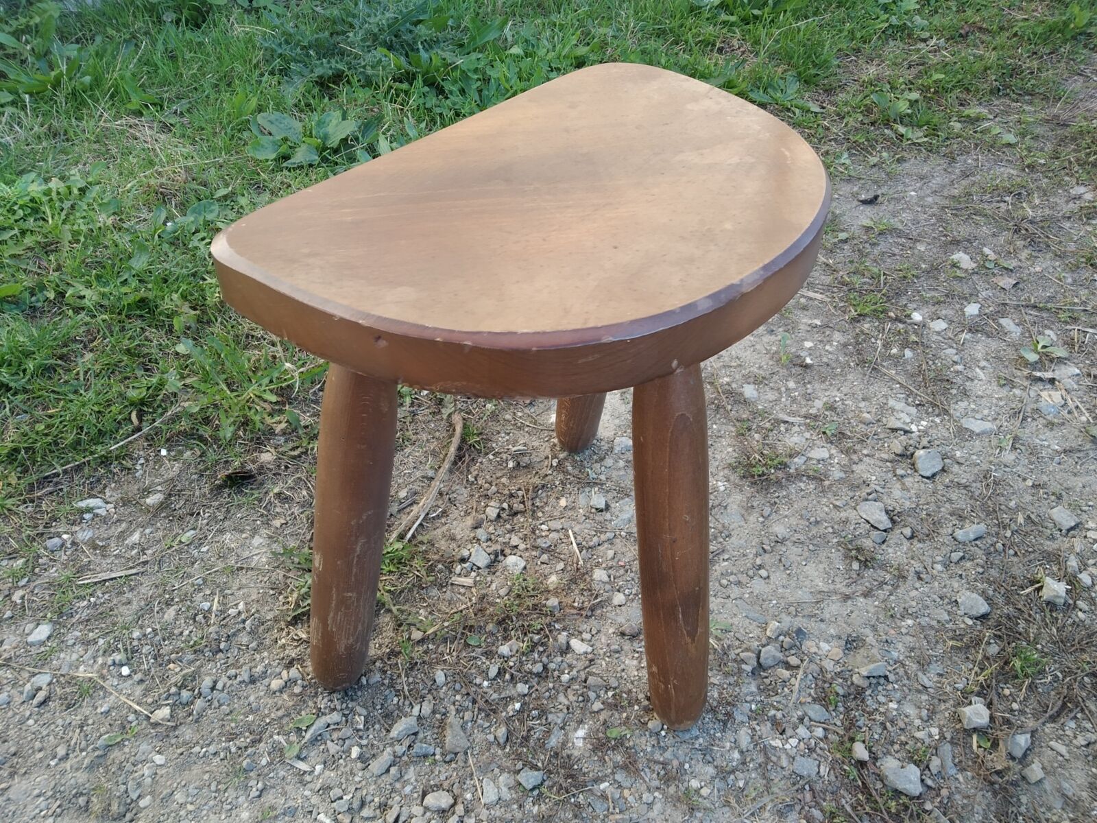 Tripod stool