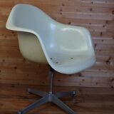 Herman Miller EAMES white shell armchair