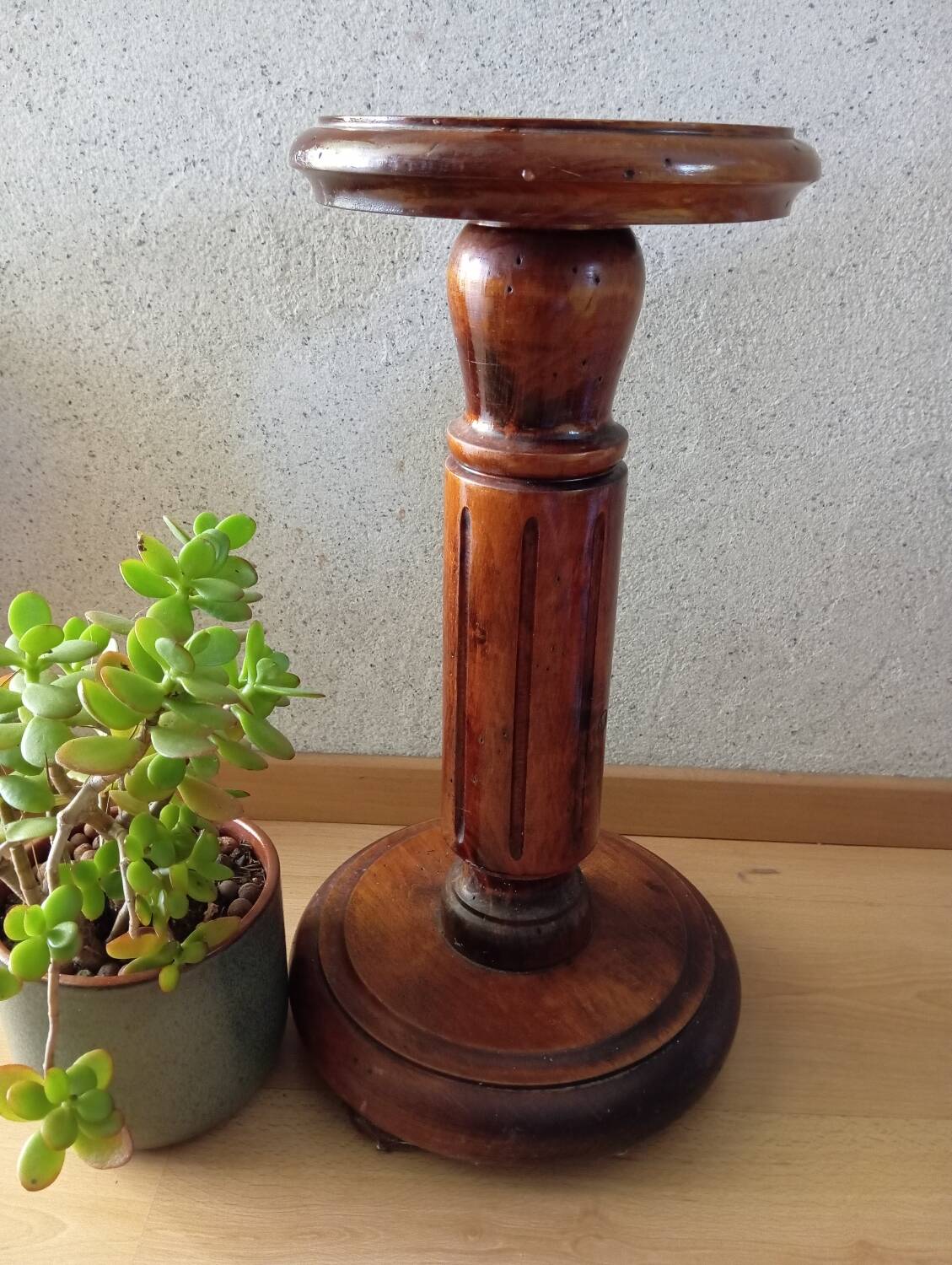 Varnished solid wood plant holder column, rustic chic
