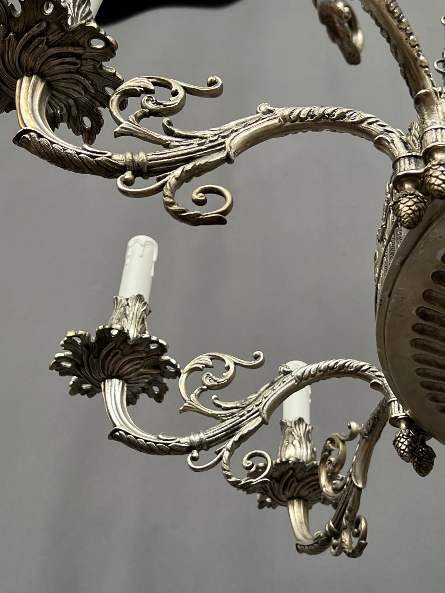 Large, rare antique chandelier in solid silver-plated bronze, Empire style, 12 light points.