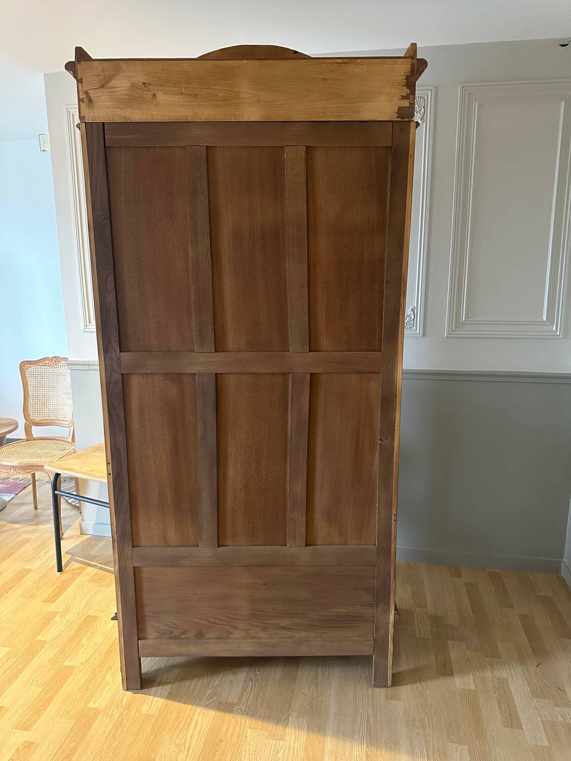 Aerogummed cabinet