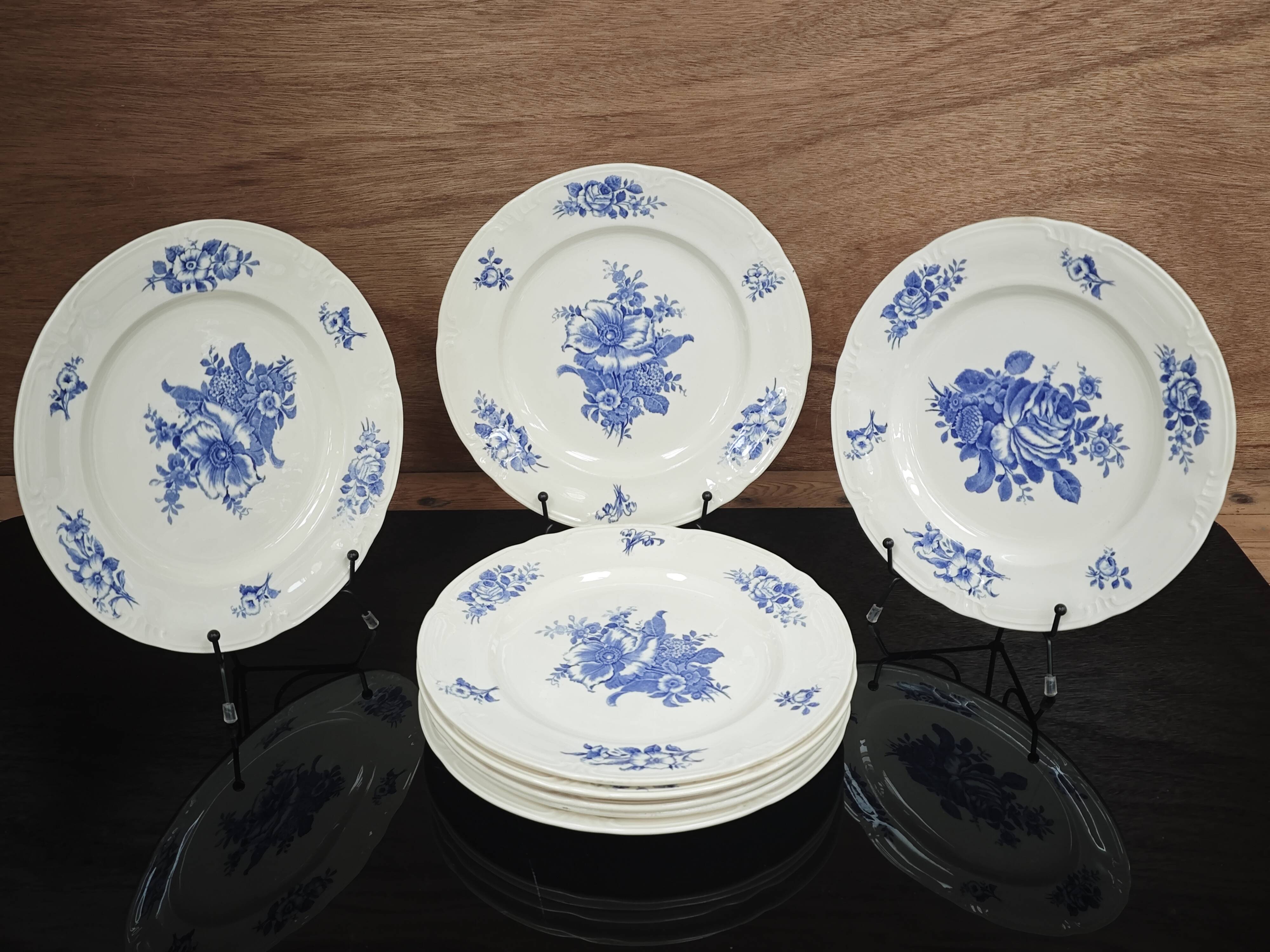 Set of 8 flat plates in earthenware by Boch Frères La Louvière "Rohdia"