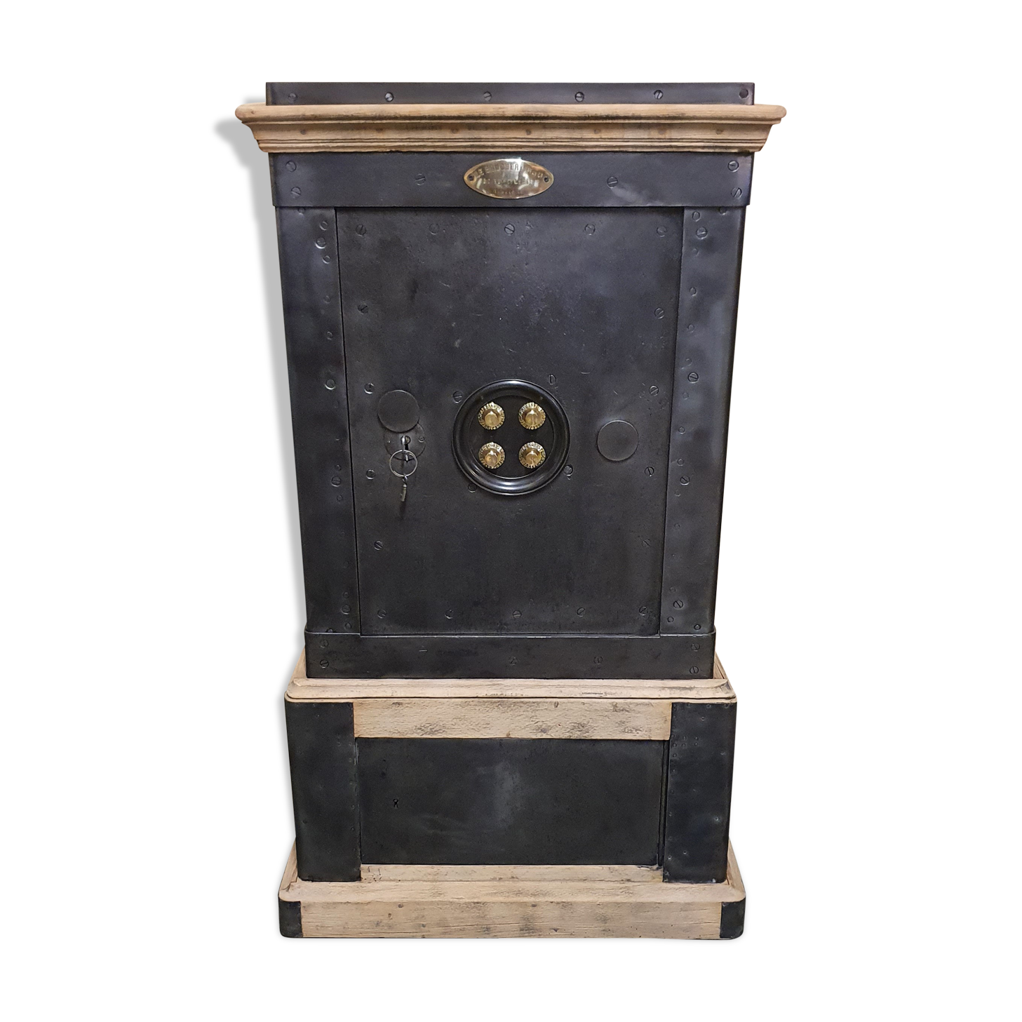 Old safe Le Boucher