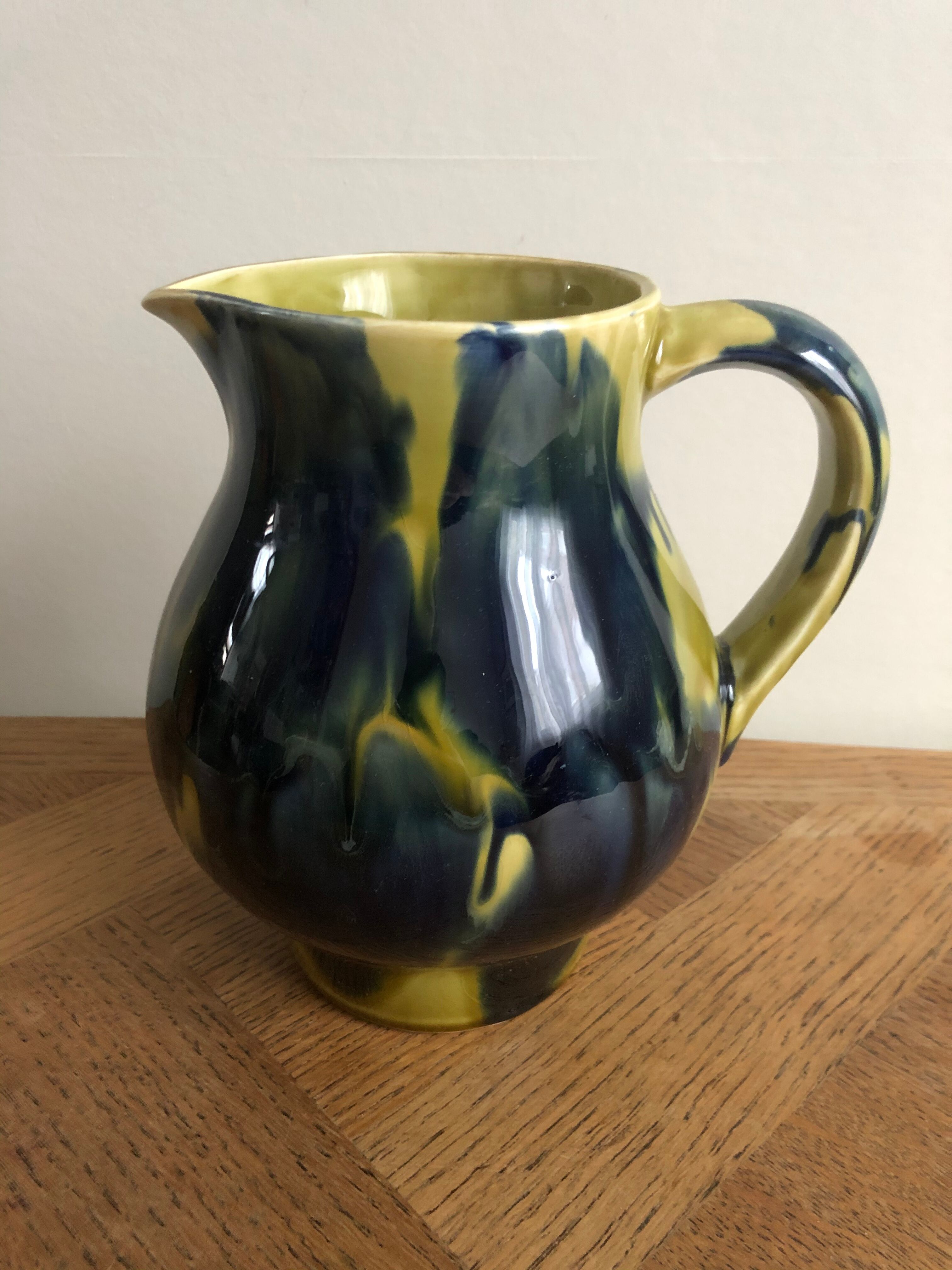 Two-color carafe
