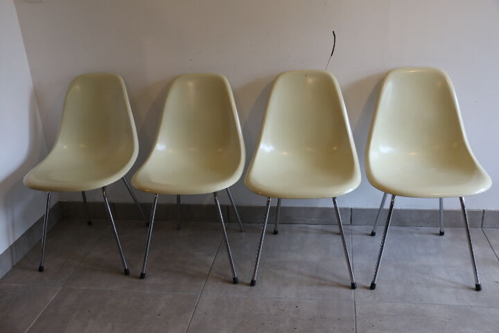 4 Herman Miller cream Eames shell chairs