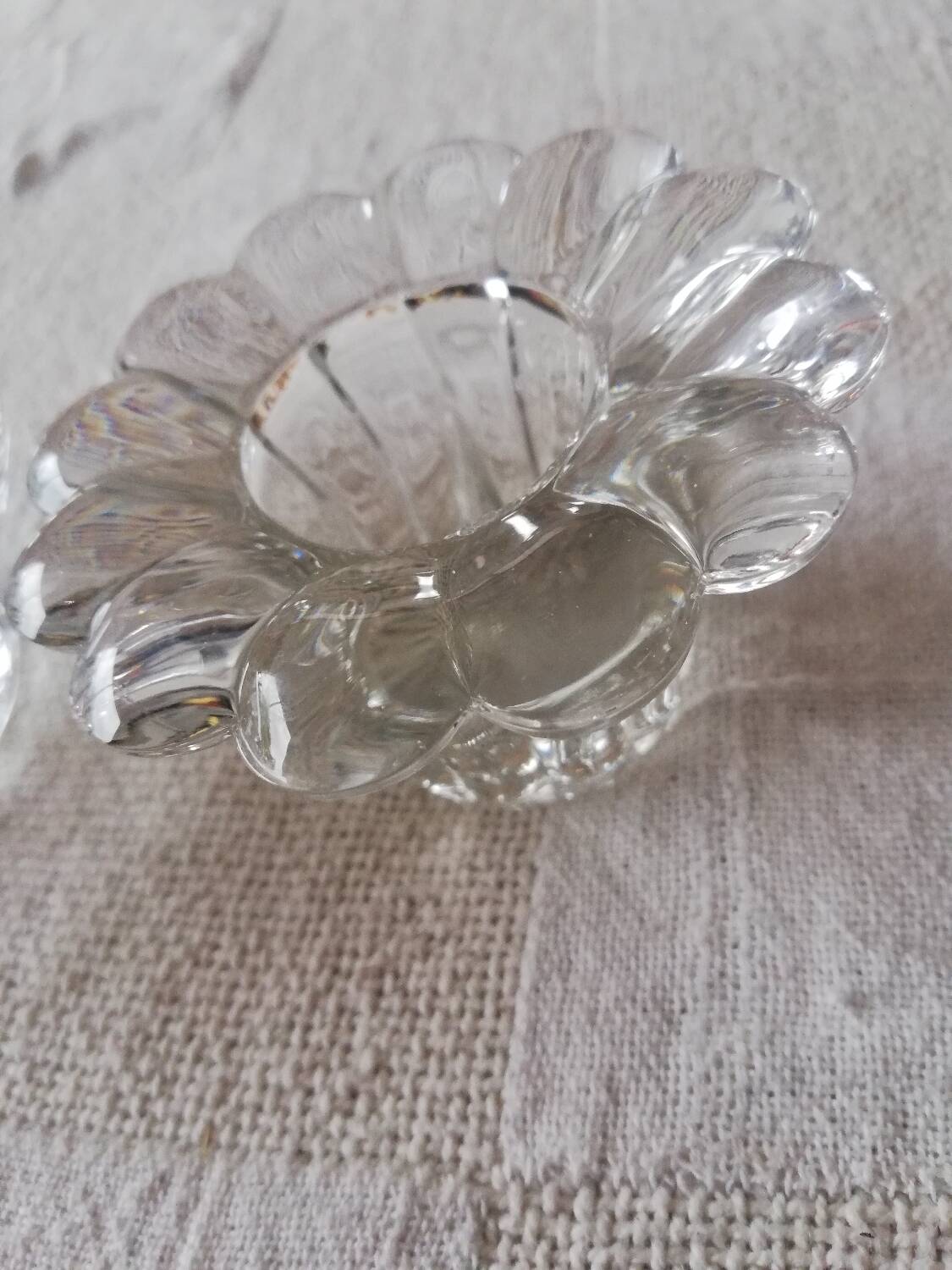 Lot de deux bougeoirs cristal formes différentes