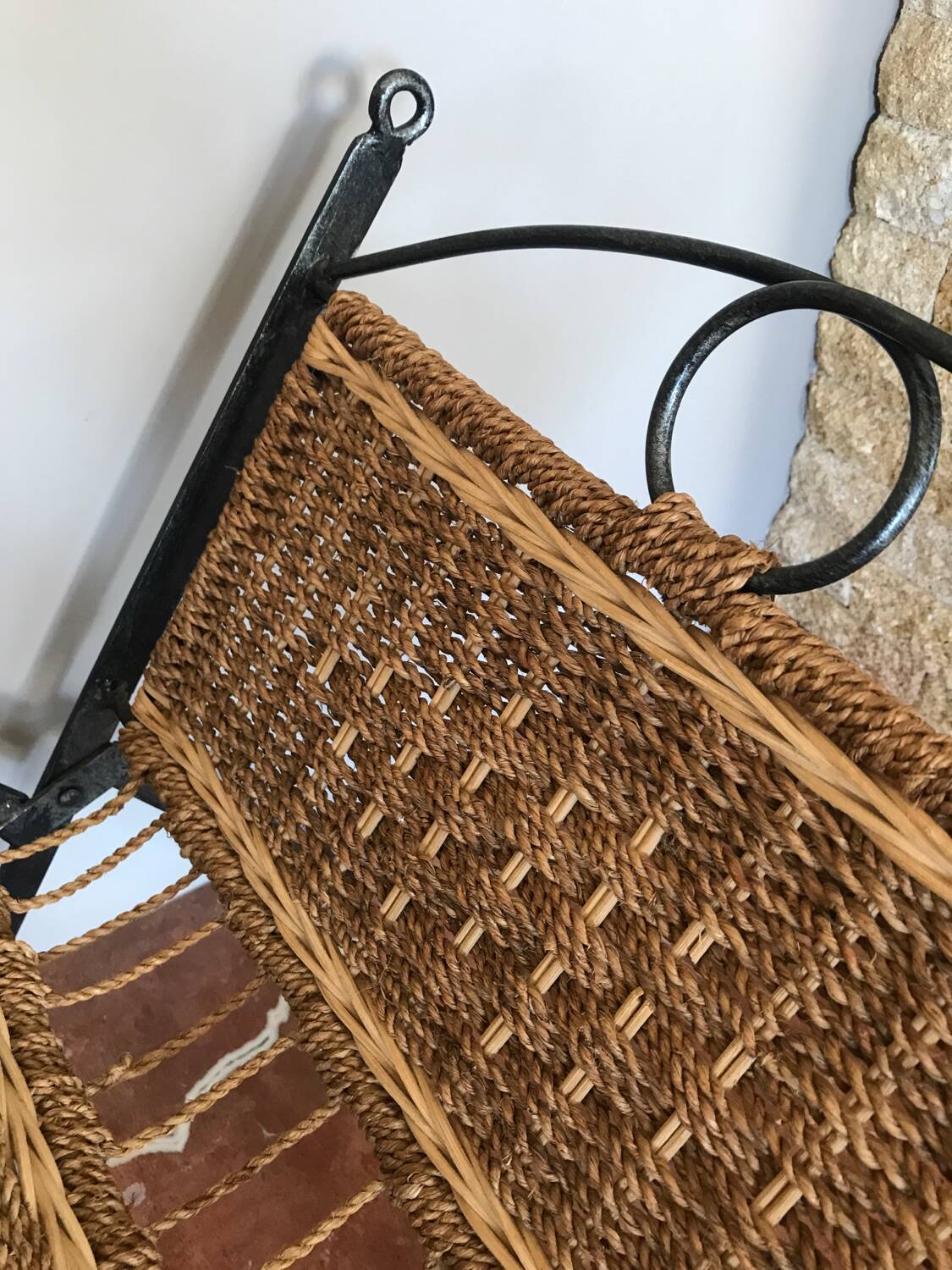 Pretty magazine rack in iron and braided rope