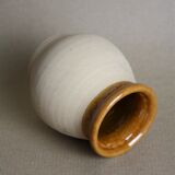 Two-tone sandstone pot