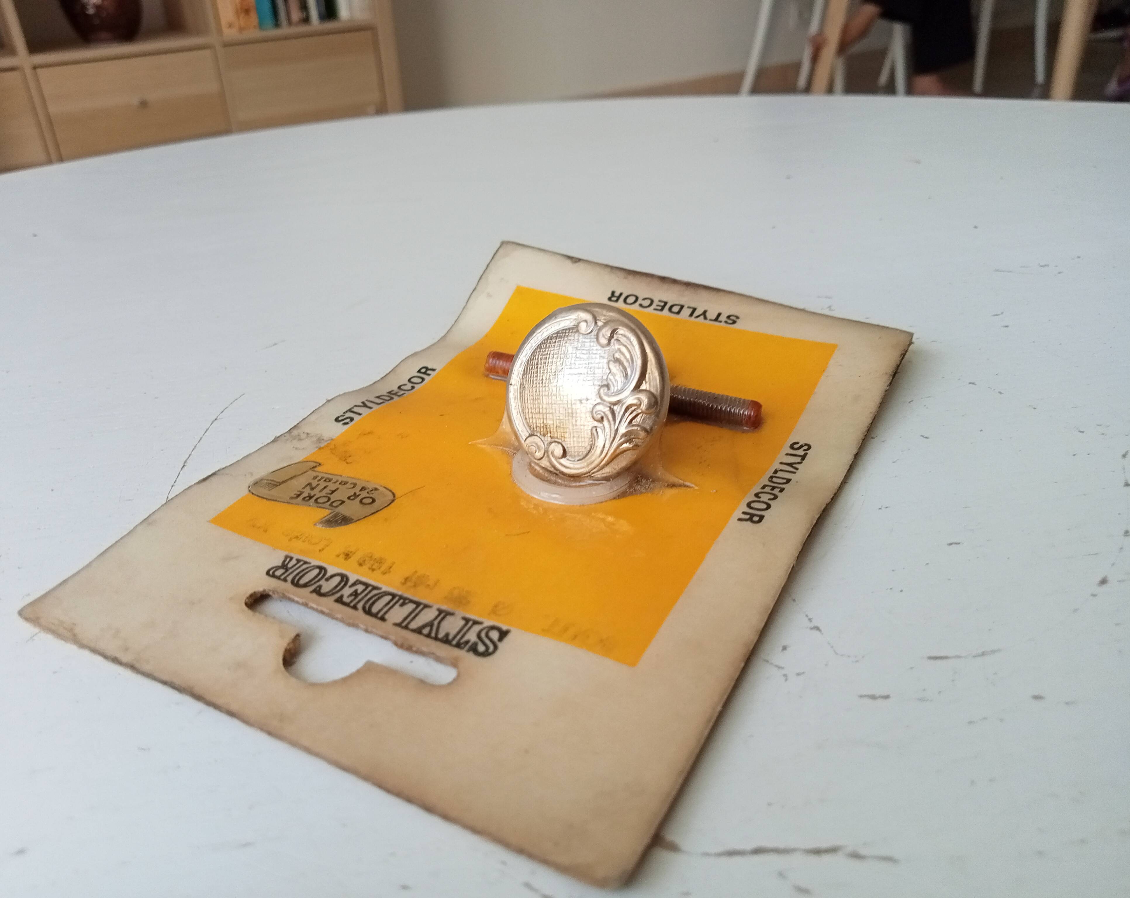 Bouton meuble vintage style Louis XV doré à l' or fin