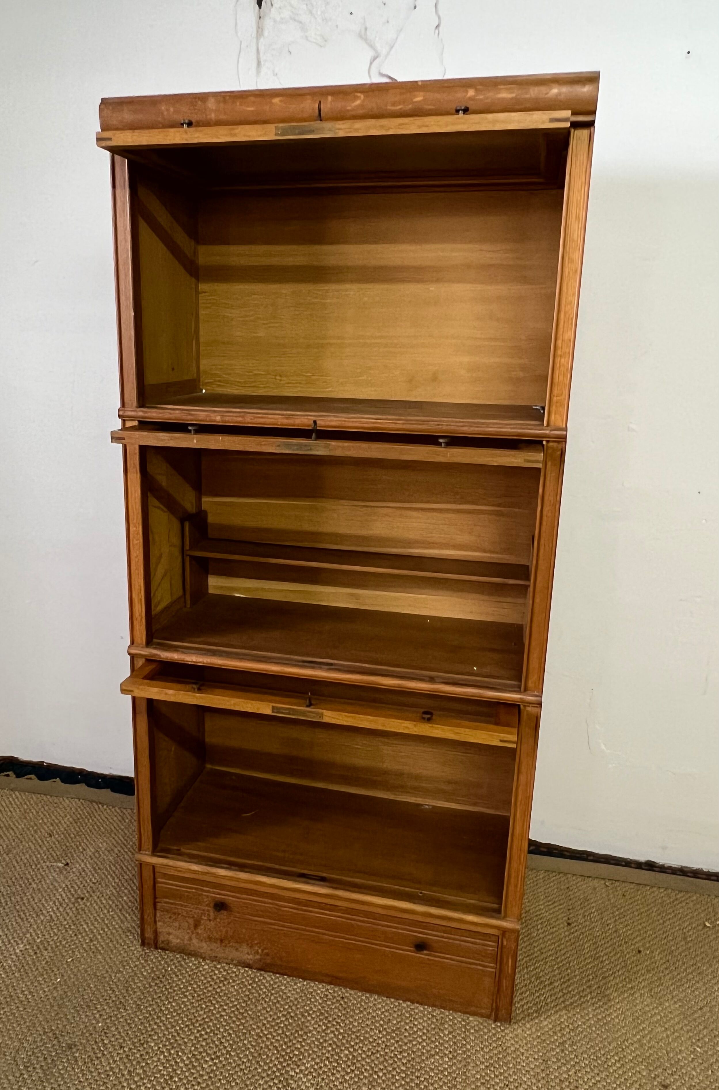 Modular display cabinet MD