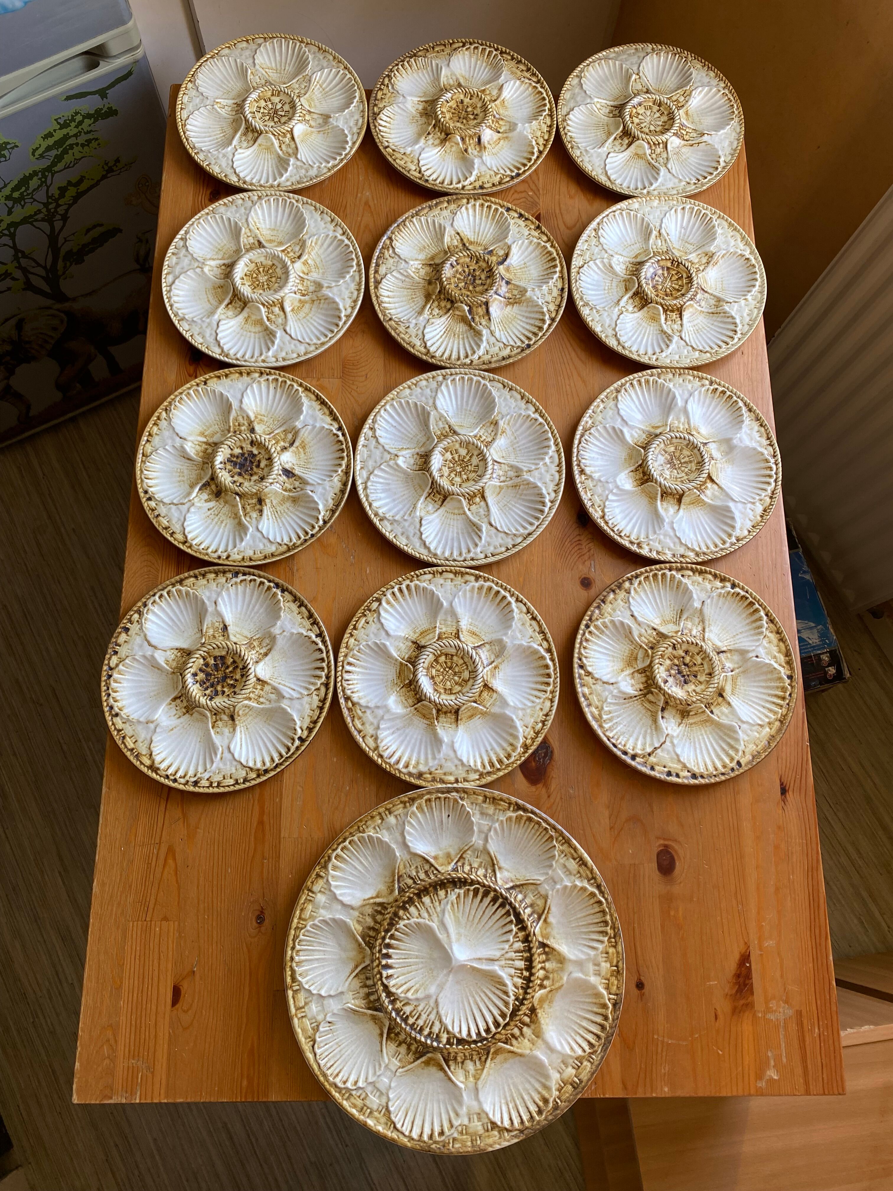 Oyster service Longchamp 12 plates + 1 dish