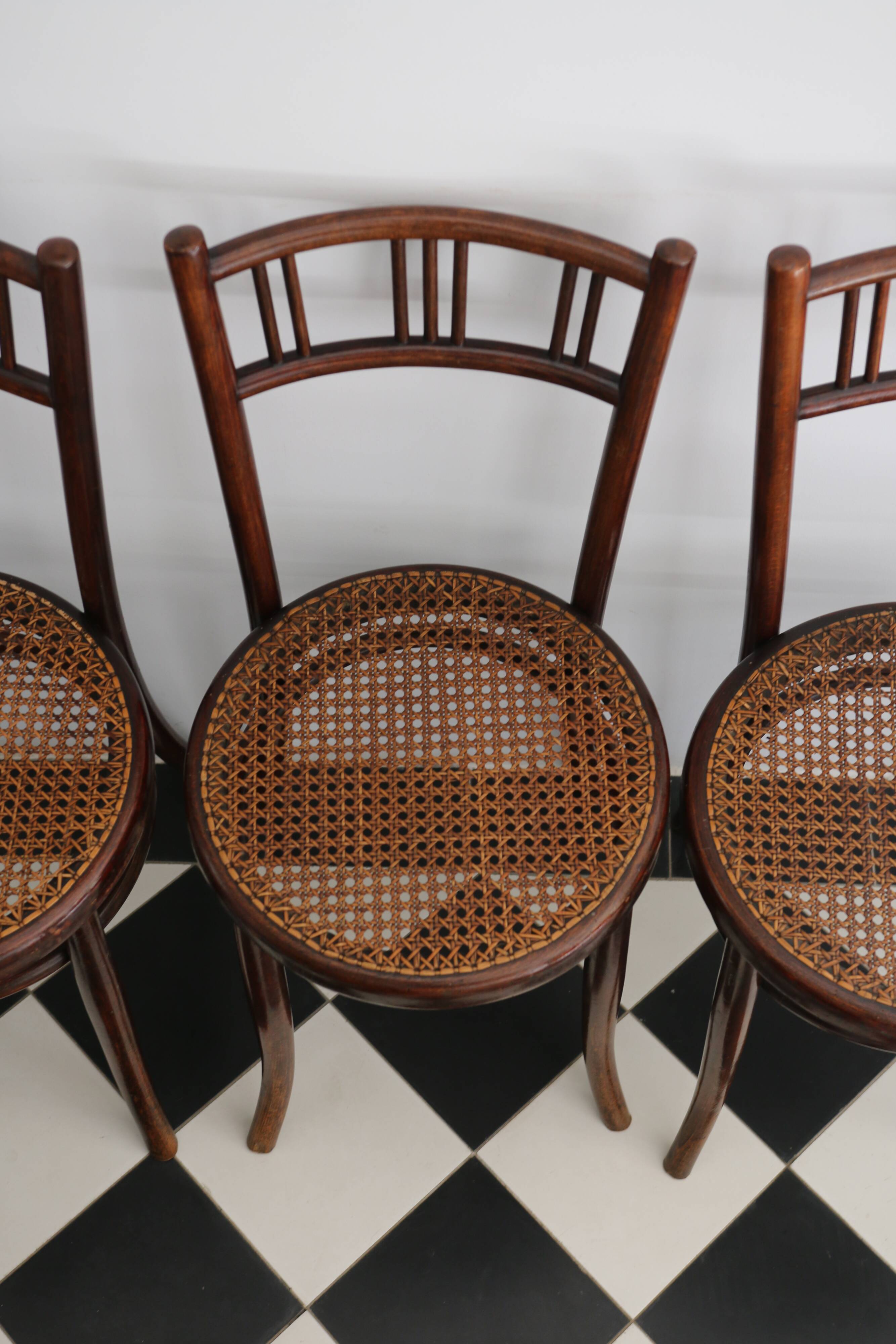 3 chaises bistrot bois courbé, Fischel, fin XIXe - début XXe.