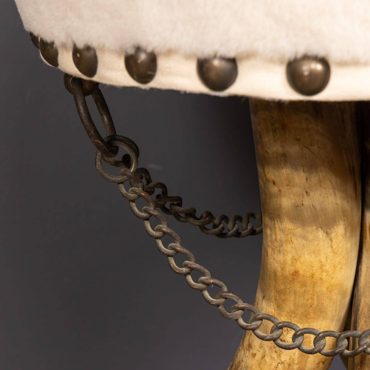 Tabouret en corne de vache victorien du 19e siècle vers 1890