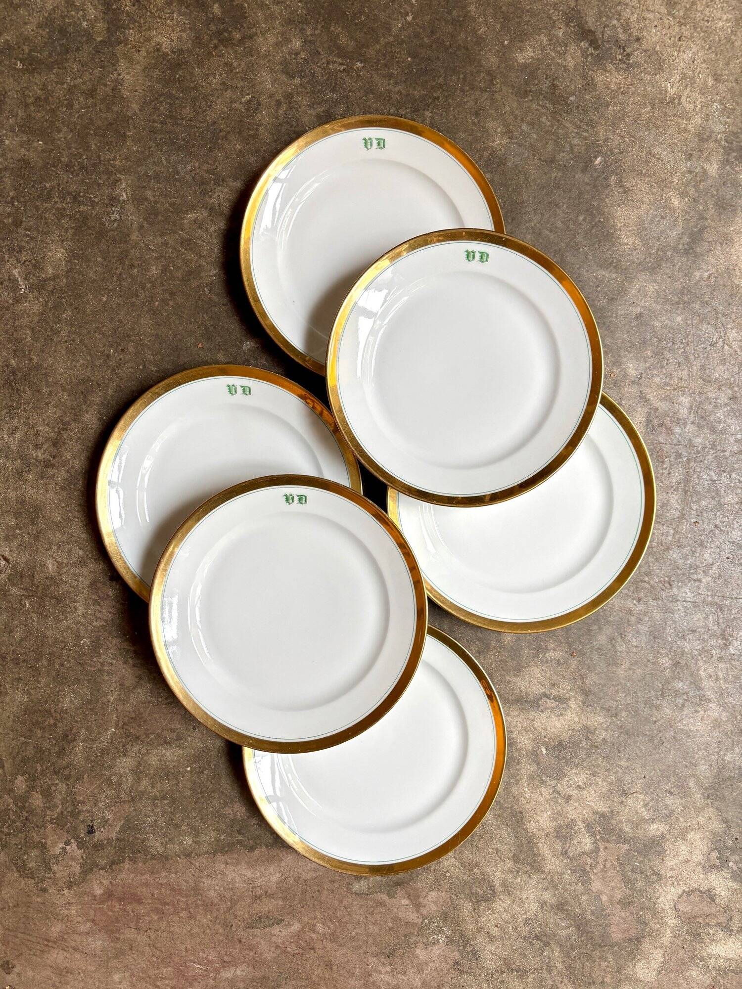 6 dessert plates in gilded Paris porcelain with "VD" monogram
