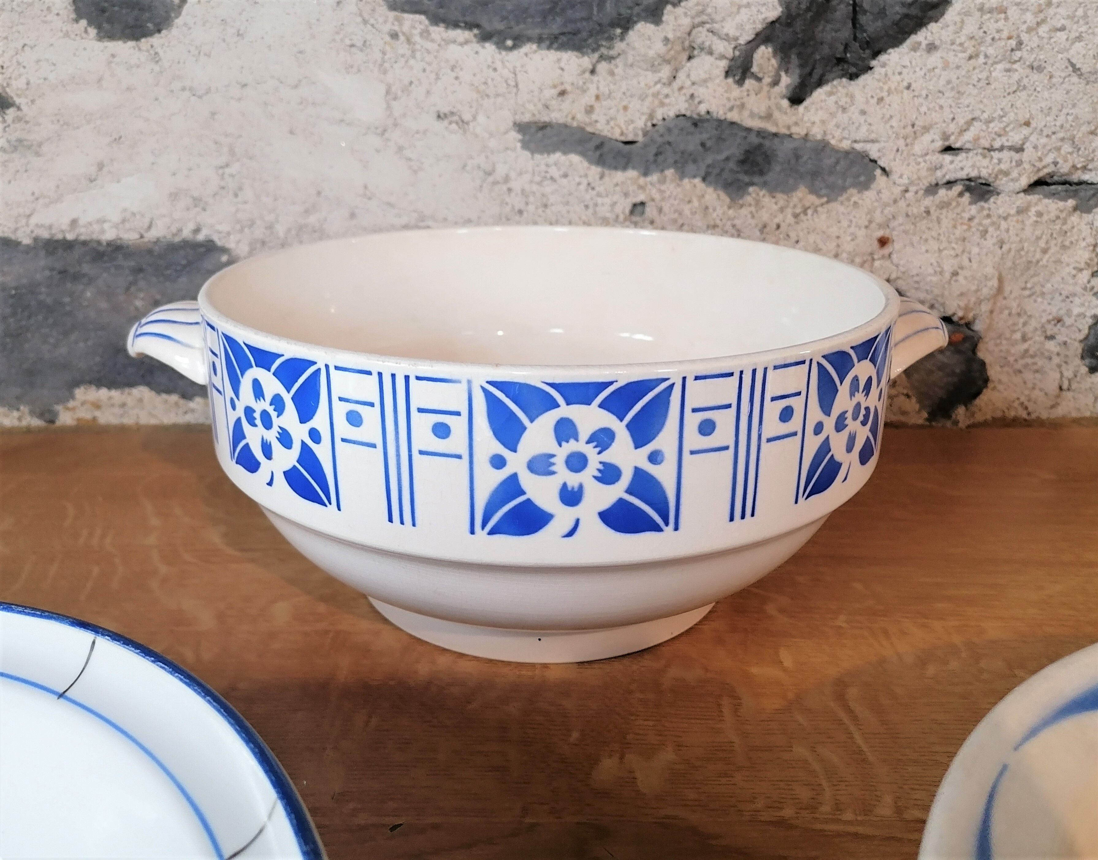 Salad bowl decorated stylized flowers "Saint Aubin" Digoin Sarreguemines