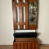 Wall-mounted coat rack