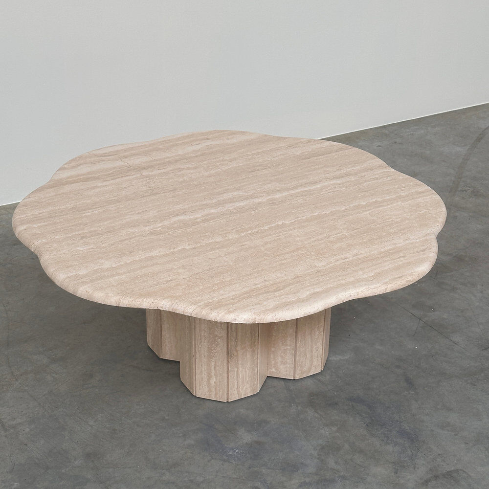 Table basse en travertin sculptural français élégant, années 1980