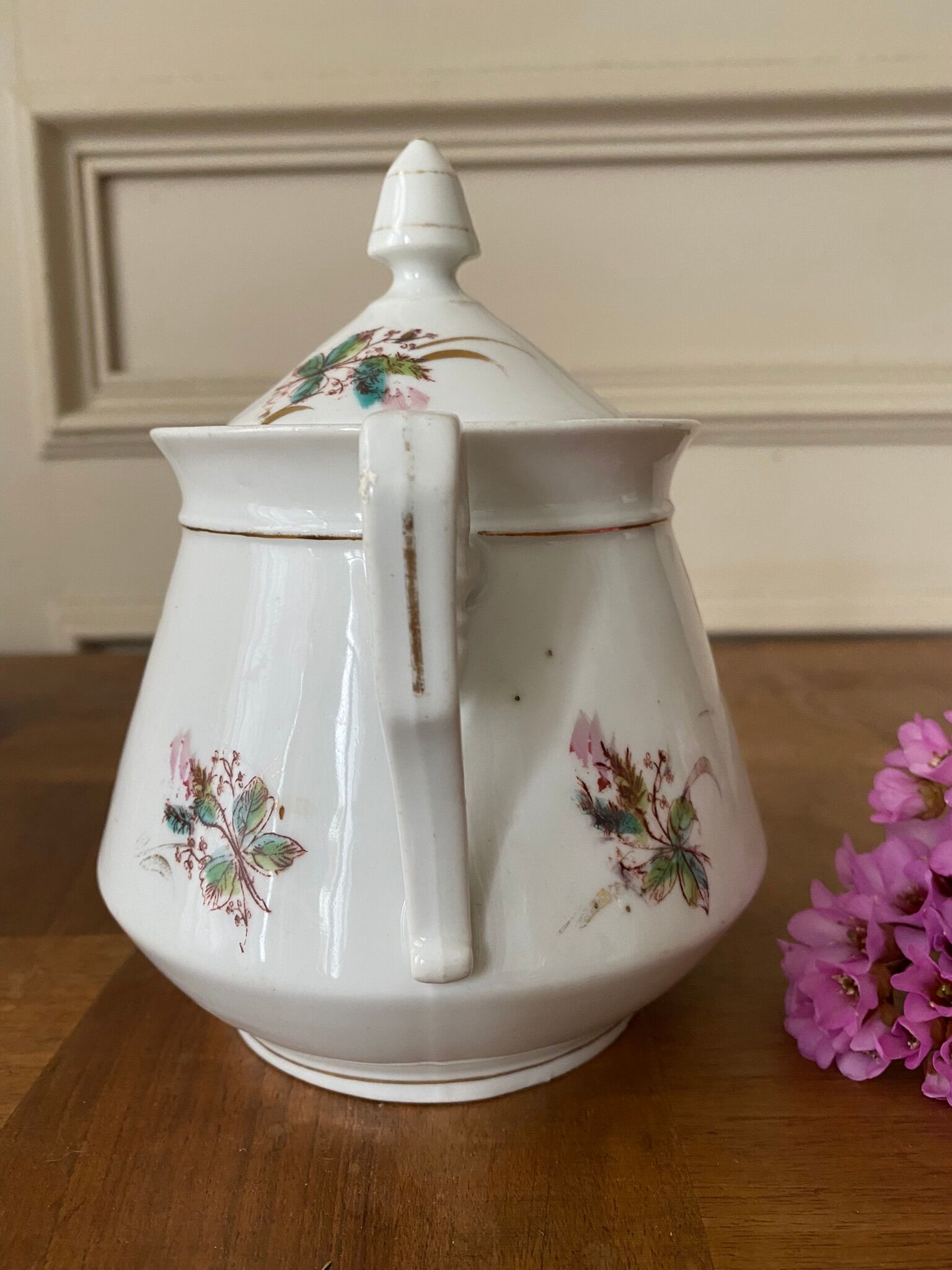 Ceramic flower pot and lid
