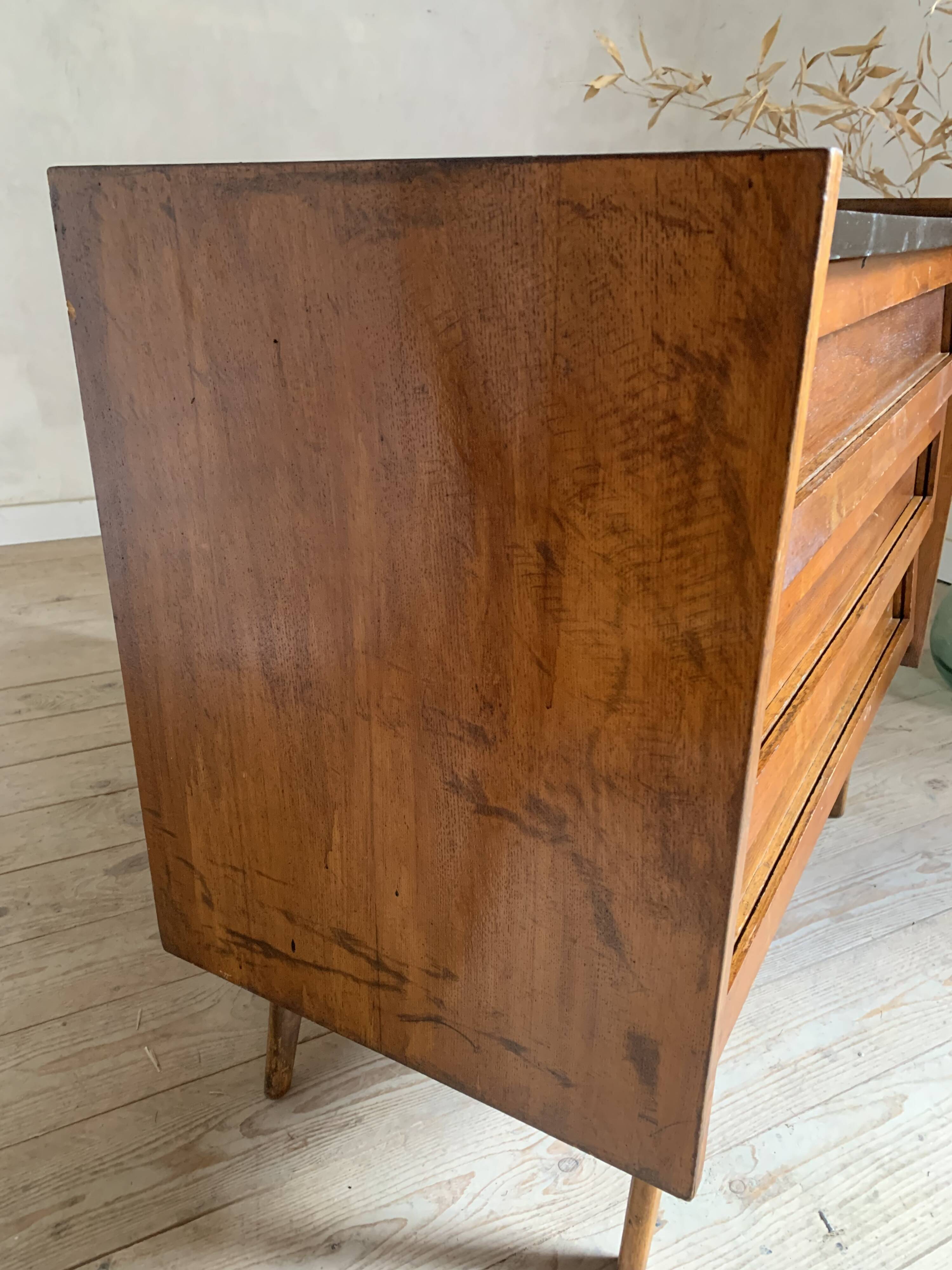 Commode vintage en chêne pieds compas