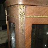 Louis XV style display case in curved glass and marquetry