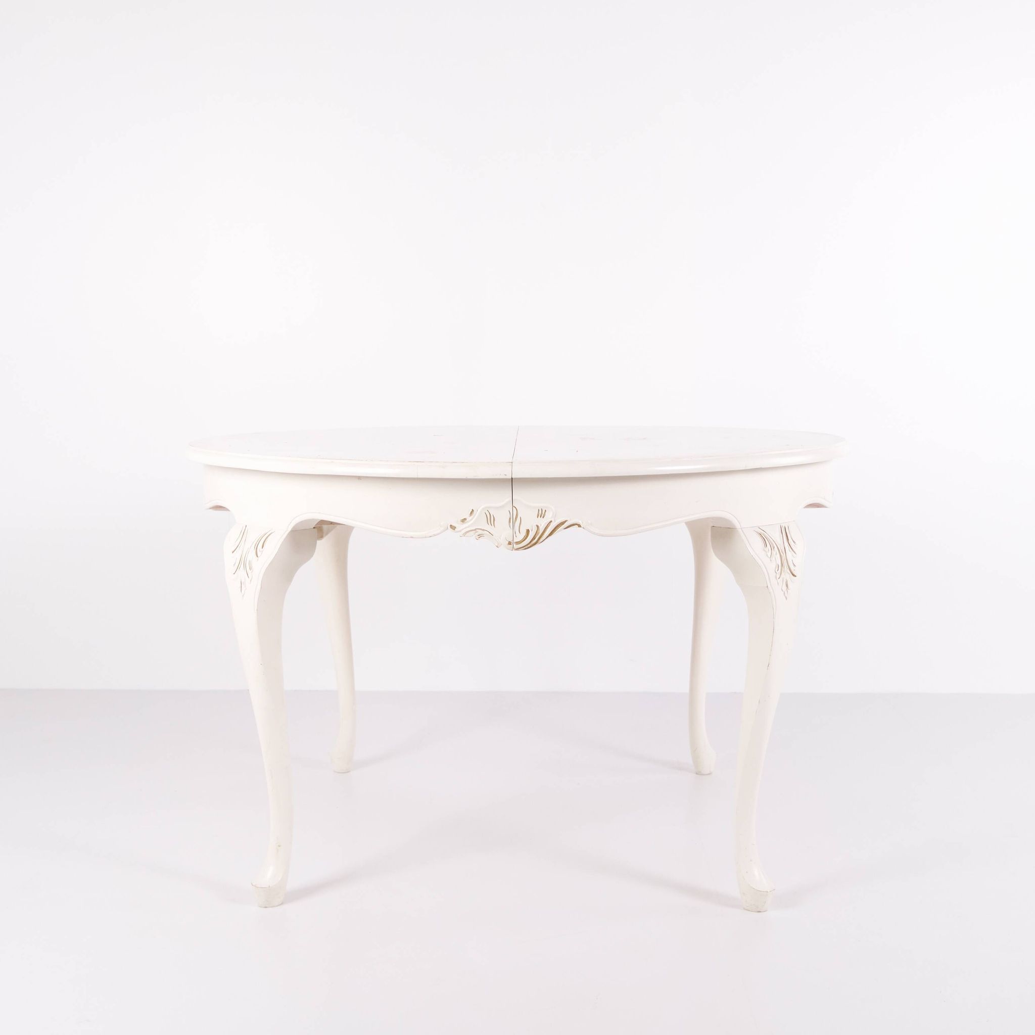 Antique round dining table with extension - Neo Rococo style - white painted with decorative details - 1920s