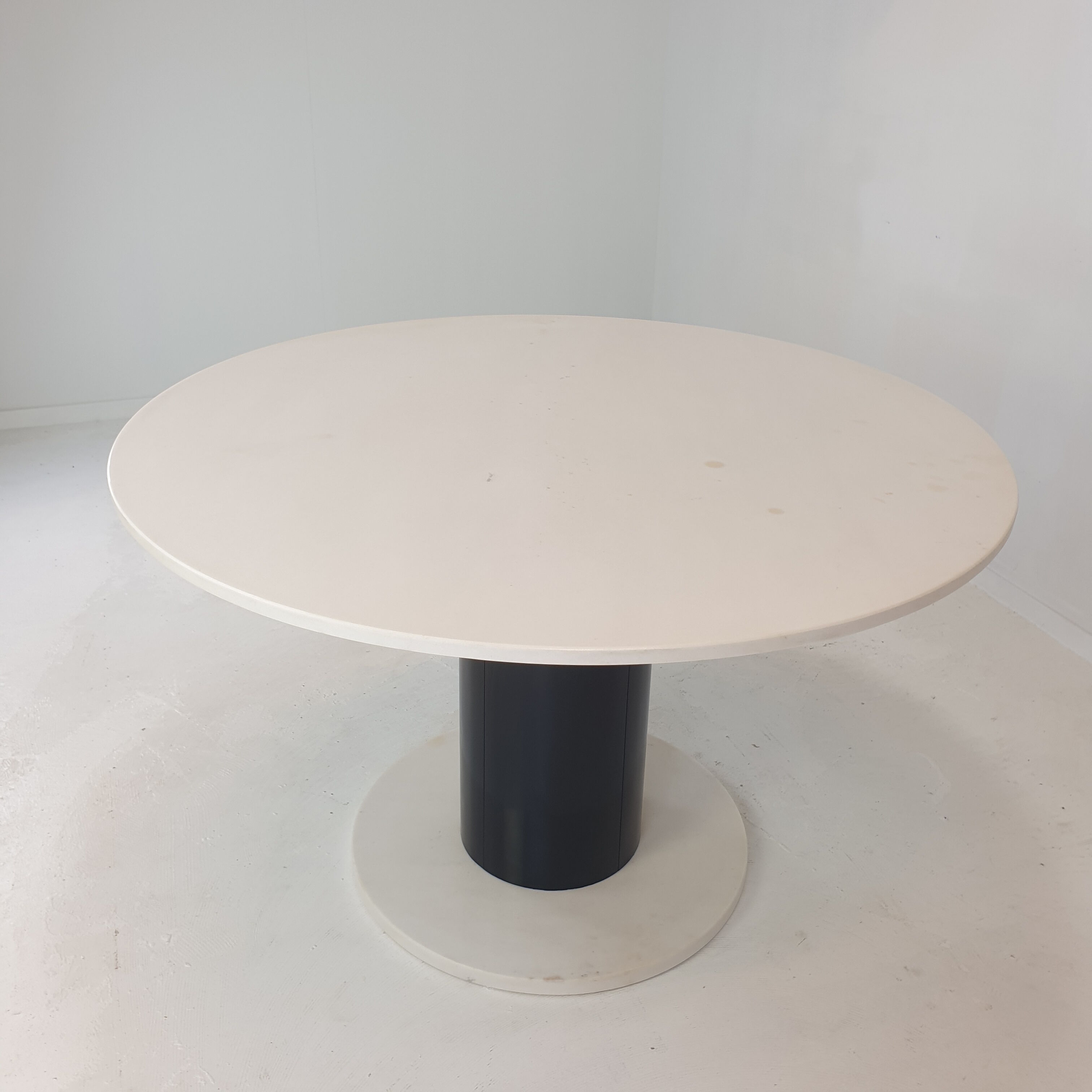 Round marble dining table, 1980's