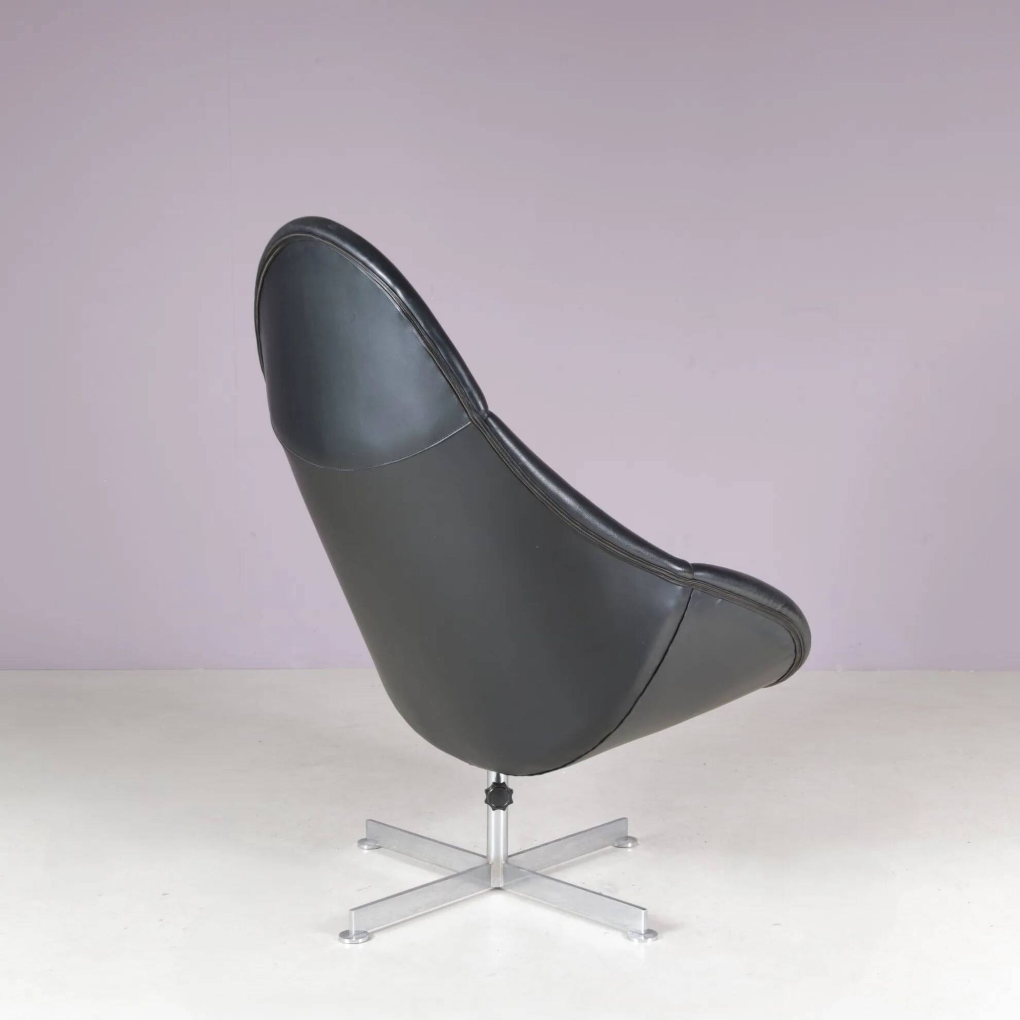1960s swivel easy chair on chrome crossbase with black skai seat / Rudolf Wolf / Rohé, Netherlands
