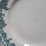 Assiettes plates anciennes dépareillées en faïence terre de fer accompagnées d'un plat