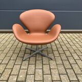 Fritz Hansen Swan chair by Arne Jacobsen in Cognac leather, NEW condition!!