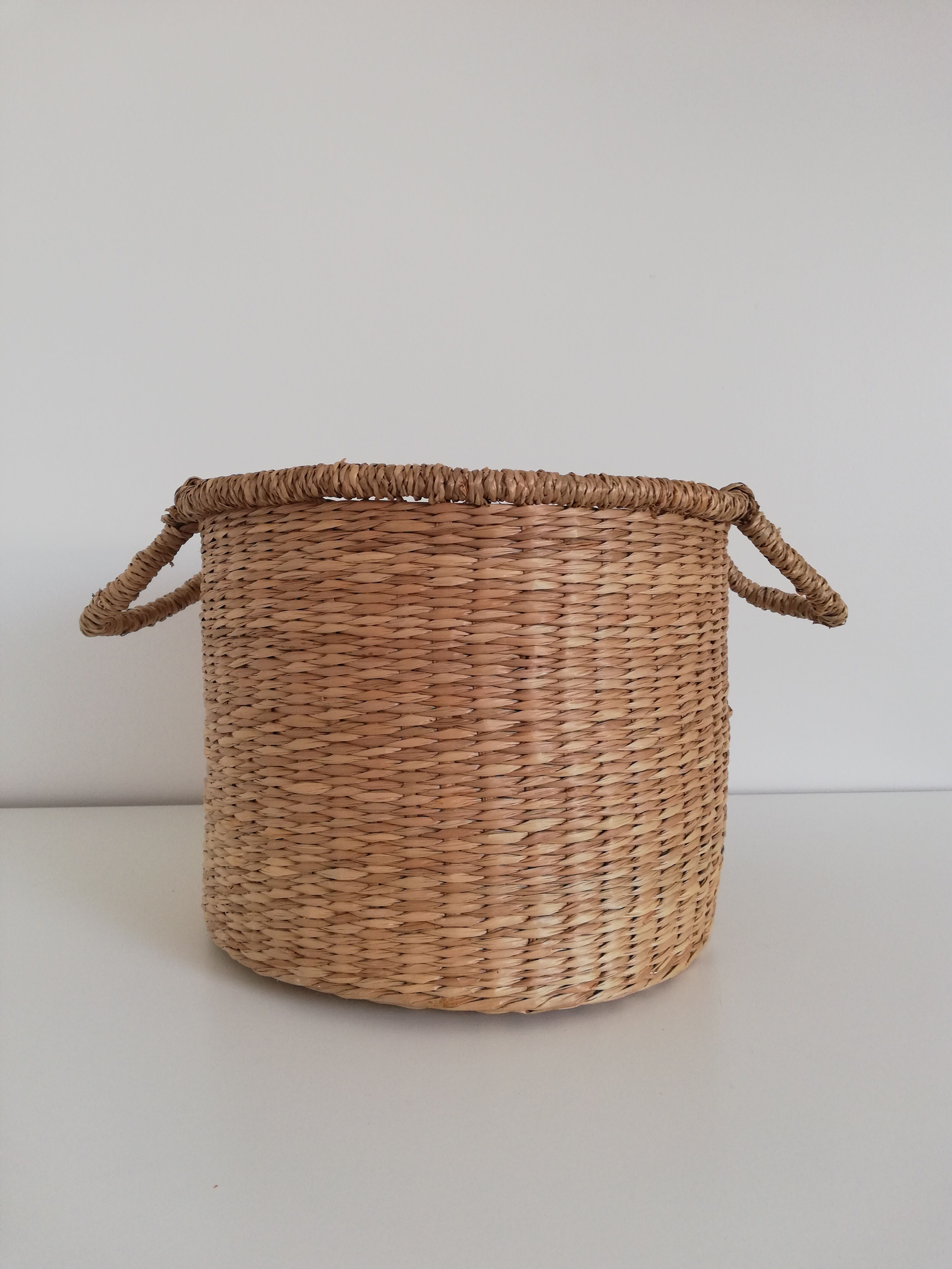 Wicker basket / basket