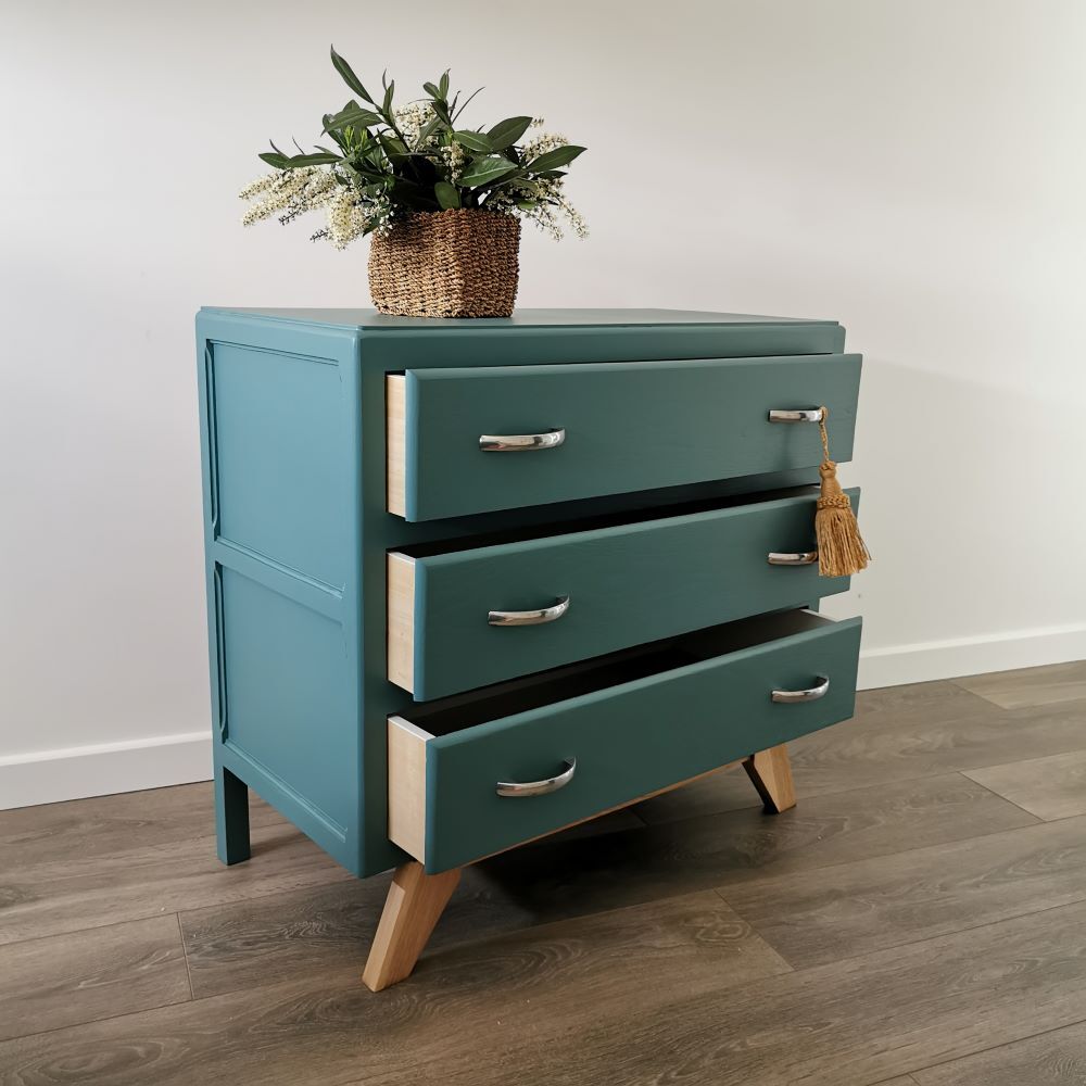 Vintage chest of drawers