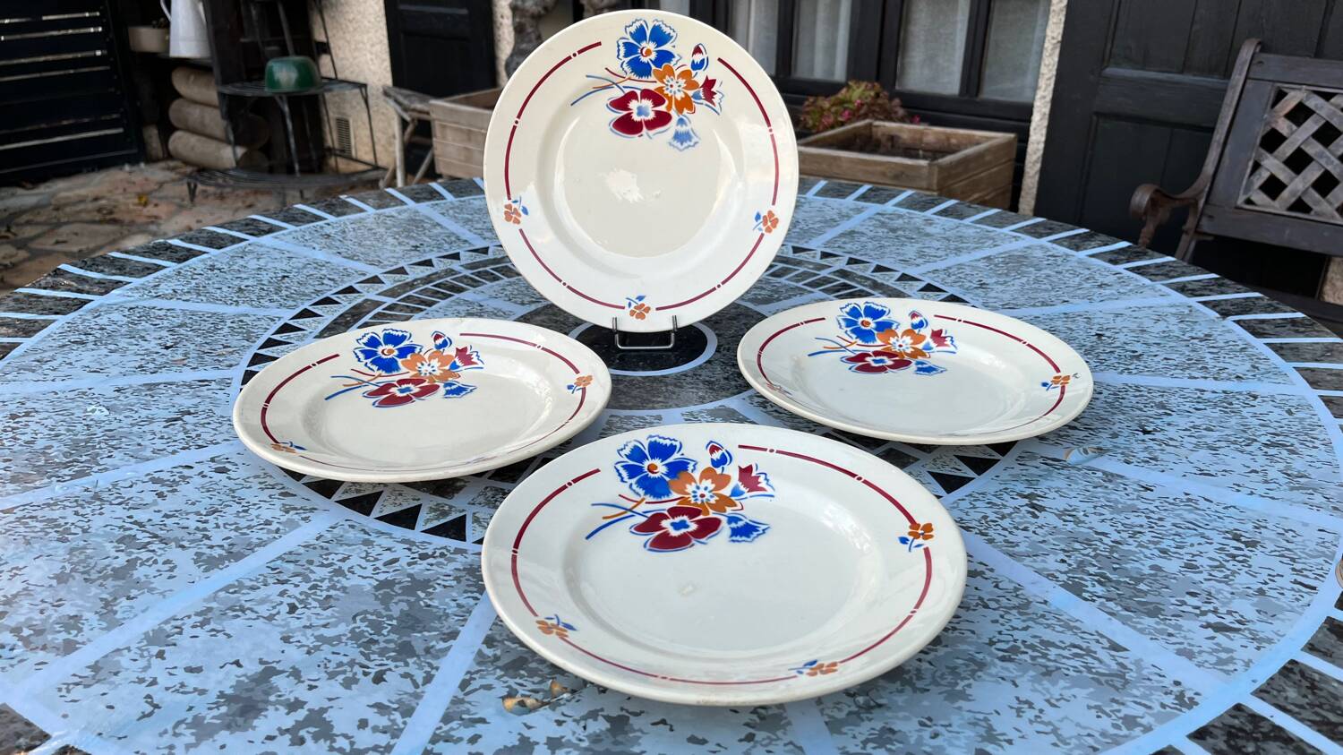 Set of 4 St Amand flat plates